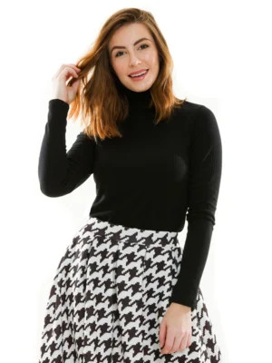 Blusa Jogabe Gola Alta Canelada Preta | Dafiti (BR)