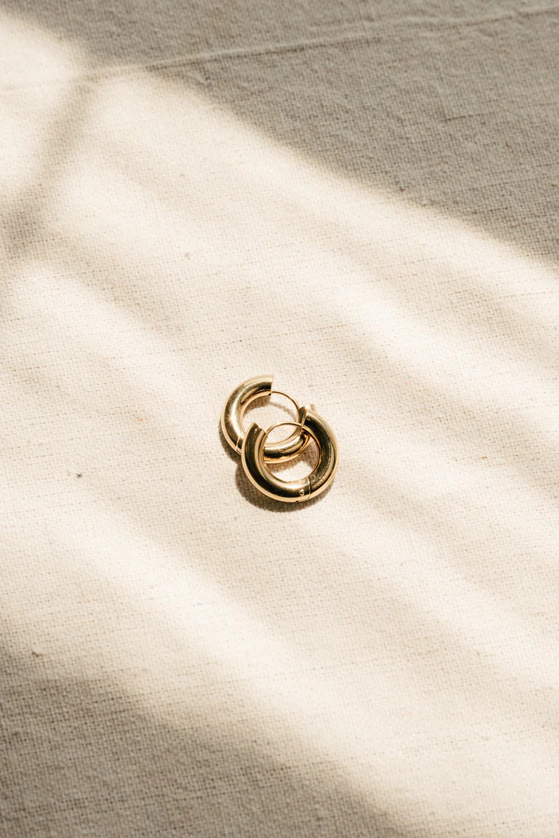 The Classic Hoop 18MM | Carly Jean Los Angeles