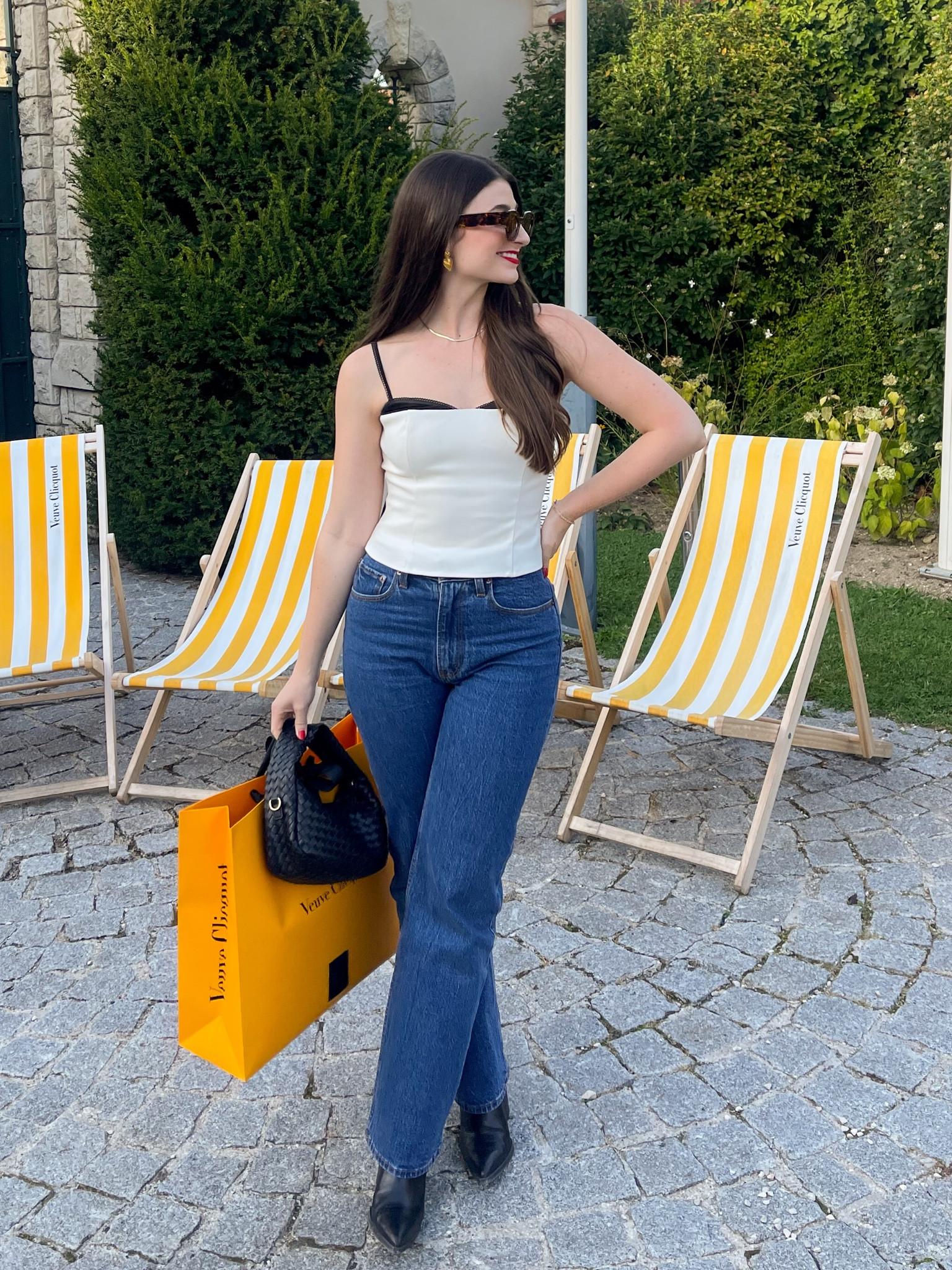 Casual fall Europe outfit 

Two tone top, dark wash jeans, knotted handbagn

#LTKtravel #LTKSeasonal #LTKstyletip
