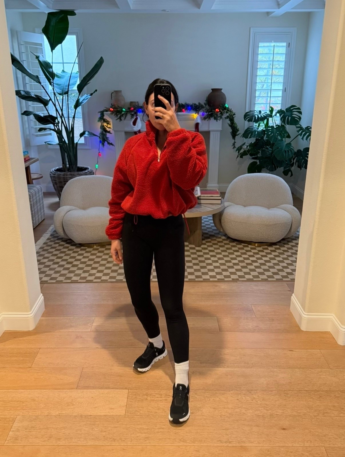 Size small fleece
Size small leggings 
Sneakes run tts 