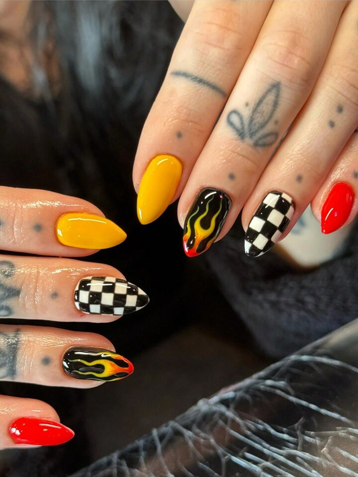 24pcs Elegant Round Head Press-On Nail Sheets, Featuring Patterns Such As Black & White Plaid, Fl... | SHEIN