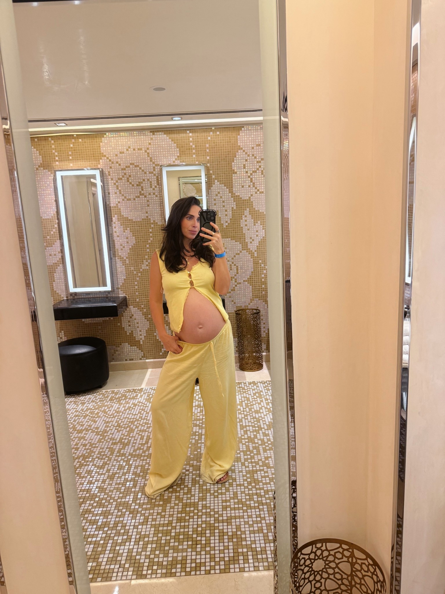 A yellow moment 💛

#LTKmaternity #LTKtravel #LTKuk