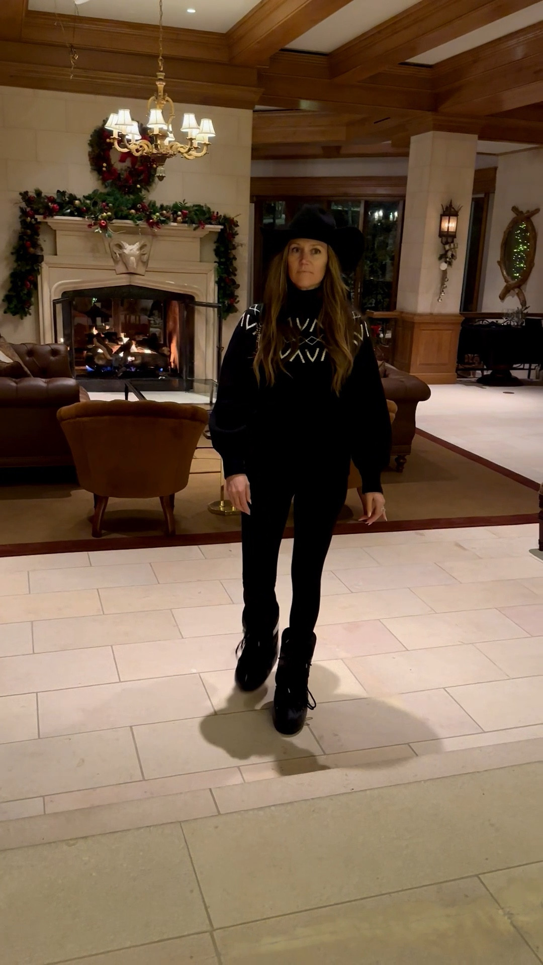 My go to’s on this ski trip. Commando leggings, sweater and moon boots! I adore anything #Varley 