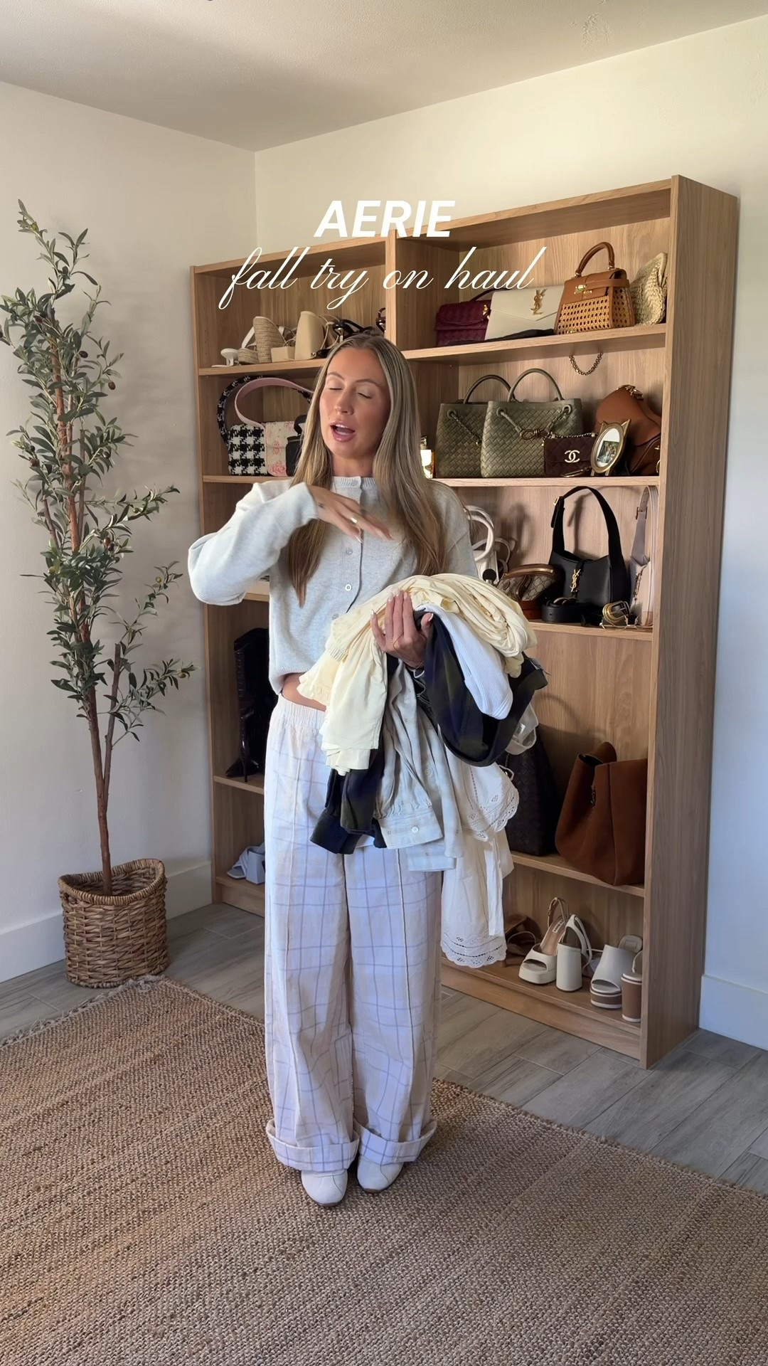 Aerie try on haul! 

1. Trousers - small
2. New balance - true to size 
3. Skirt - small
Thermal - small
Flannel - small
4. Maxi dress - small
Flannel - small
5. Pjs top - XS
bottoms - small

@aerie #aerie 

#LTKSeasonal #LTKFindsUnder100 #LTKStyleTip