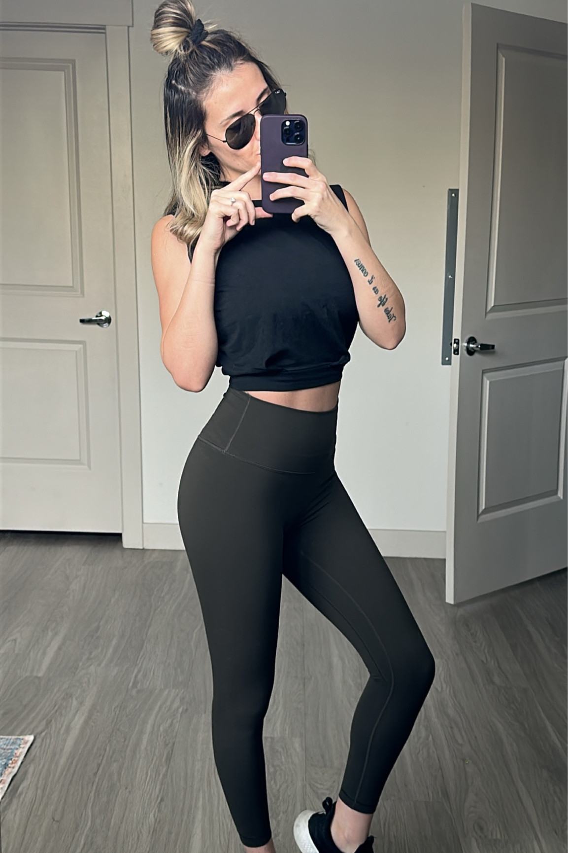 Lululemon dupe! So buttery soft and comfy 

5’8 140lbs 

Size small in bottoms
Size small in top

(Full length version of pants added in the similar items section)