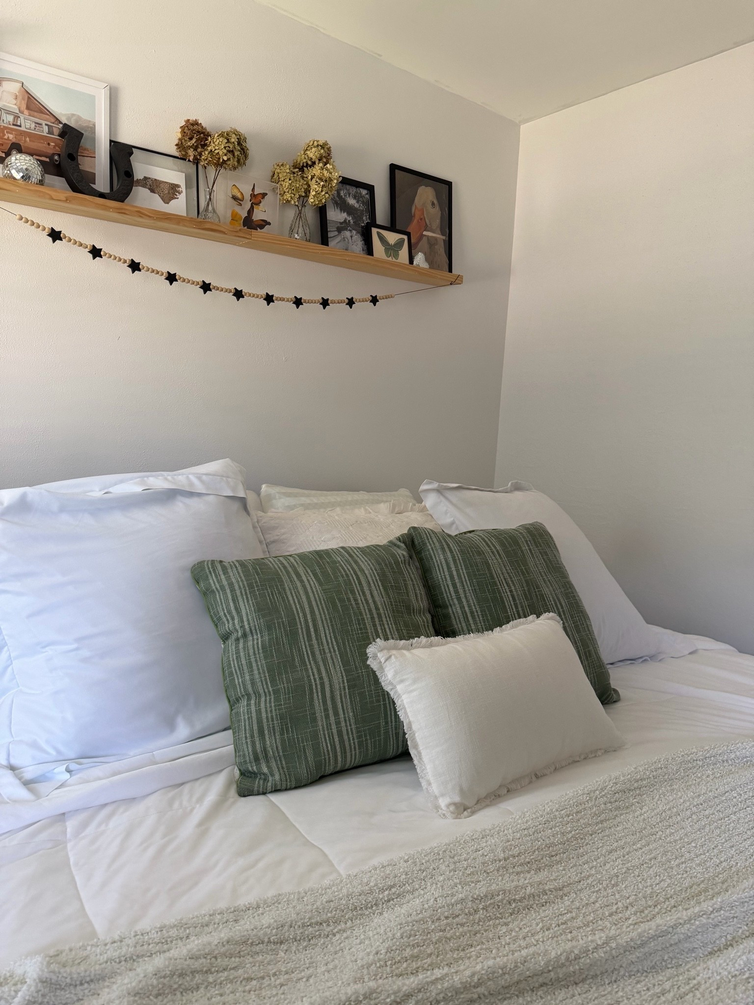 Favorite bed finds 🛏️🤍

#LTKSeasonal #LTKHome #LTKmorningroutine