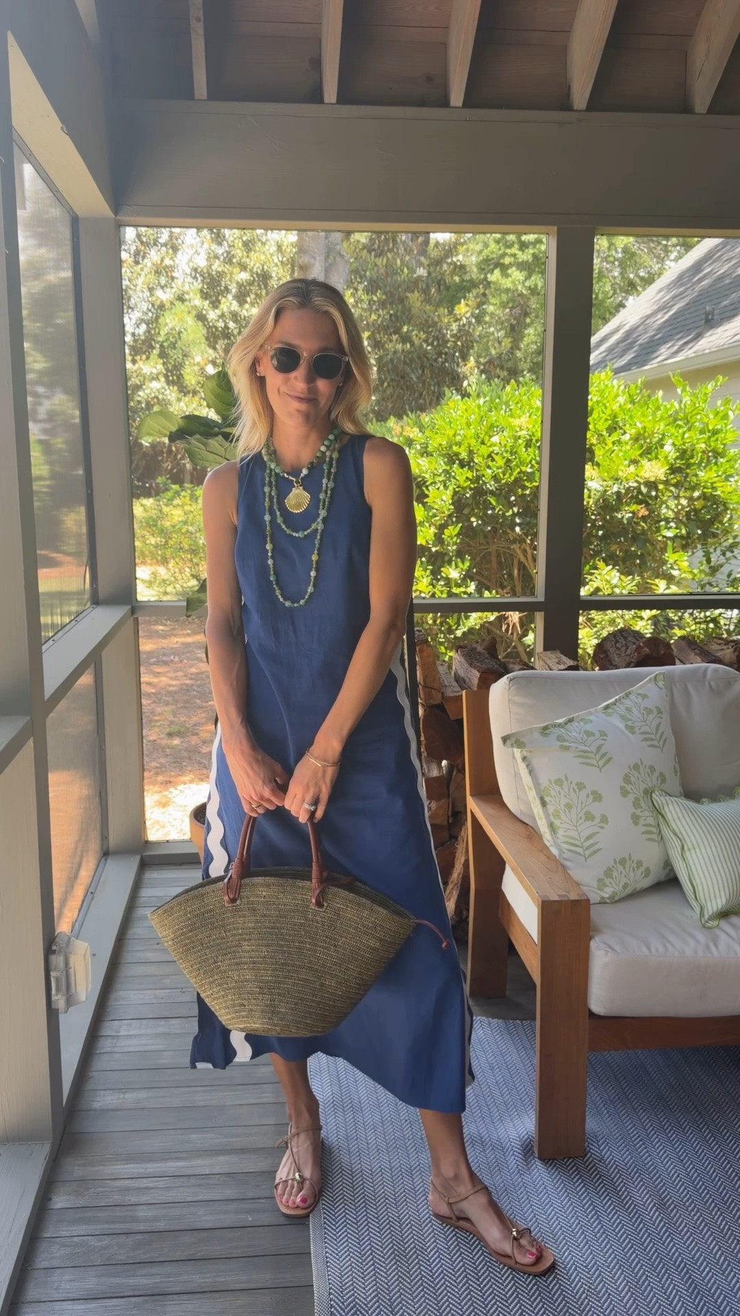The easy, breezy effortless Friday outfit. Wearing xs in the dress