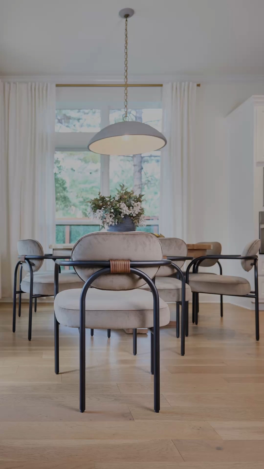 Modern design that actually lives well. 🤍
These Arches Dining Chairs by Denver Modern completely transformed our space — clean lines, sculptural shape, and comfort.
We love pieces that feel timeless, elevated, & intentional, and these chairs have it all. Perfect for everyday but beautifully refined.
If you’re looking for modern dining chairs that elevate your space without overpowering it — this is it.

Save this for dining room inspiration 🤍




#denvermodern #mydenvermodern #diningchairs #ad

#LTKHome