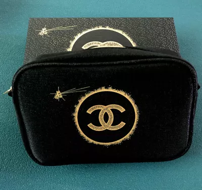 CHANEL HOLIDAY make up pouch set 2020  Chanel cosmetic bag, Chanel makeup  bag, Chanel