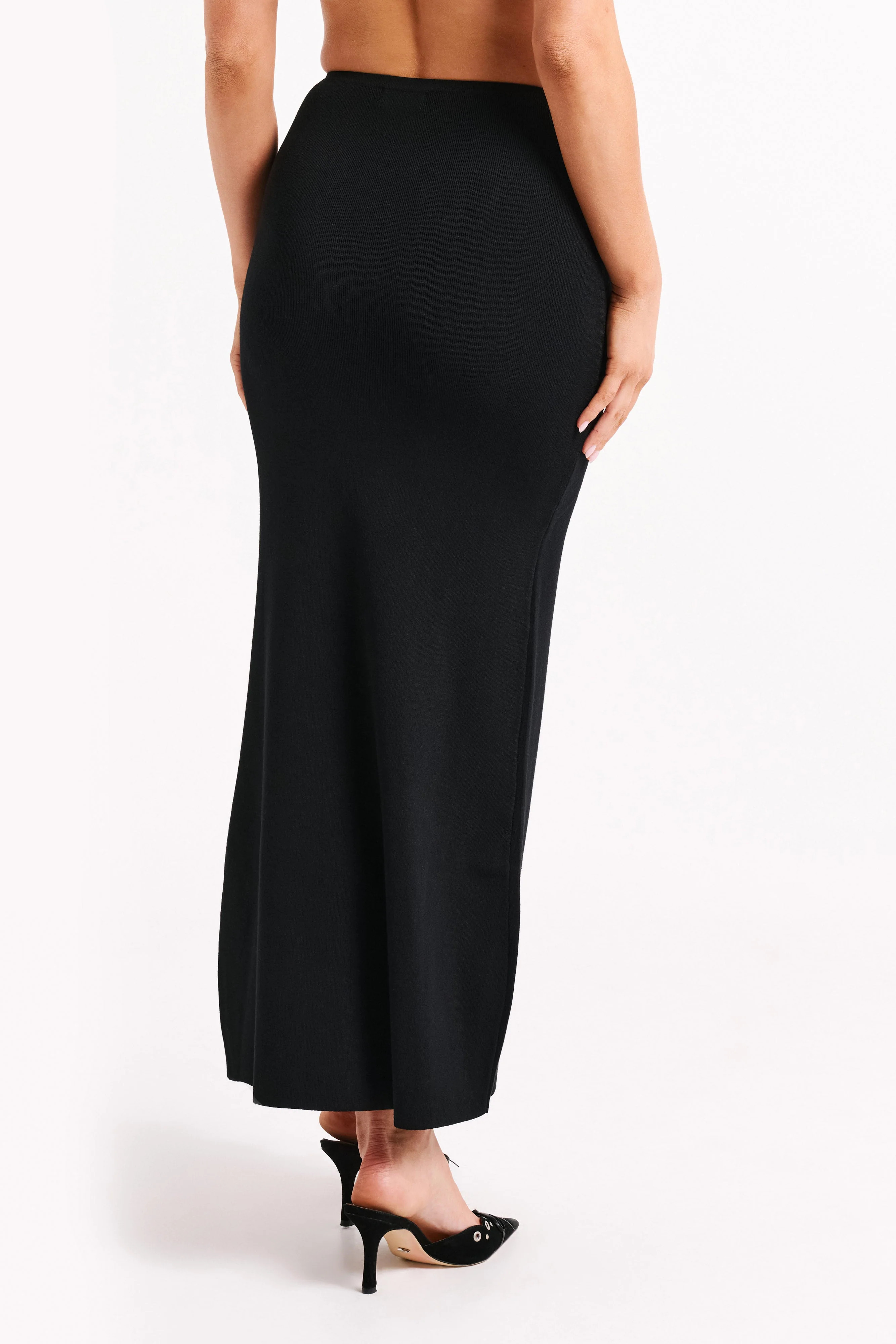 Avani Mid Rise Knit Maxi Skirt - Black | MESHKI US