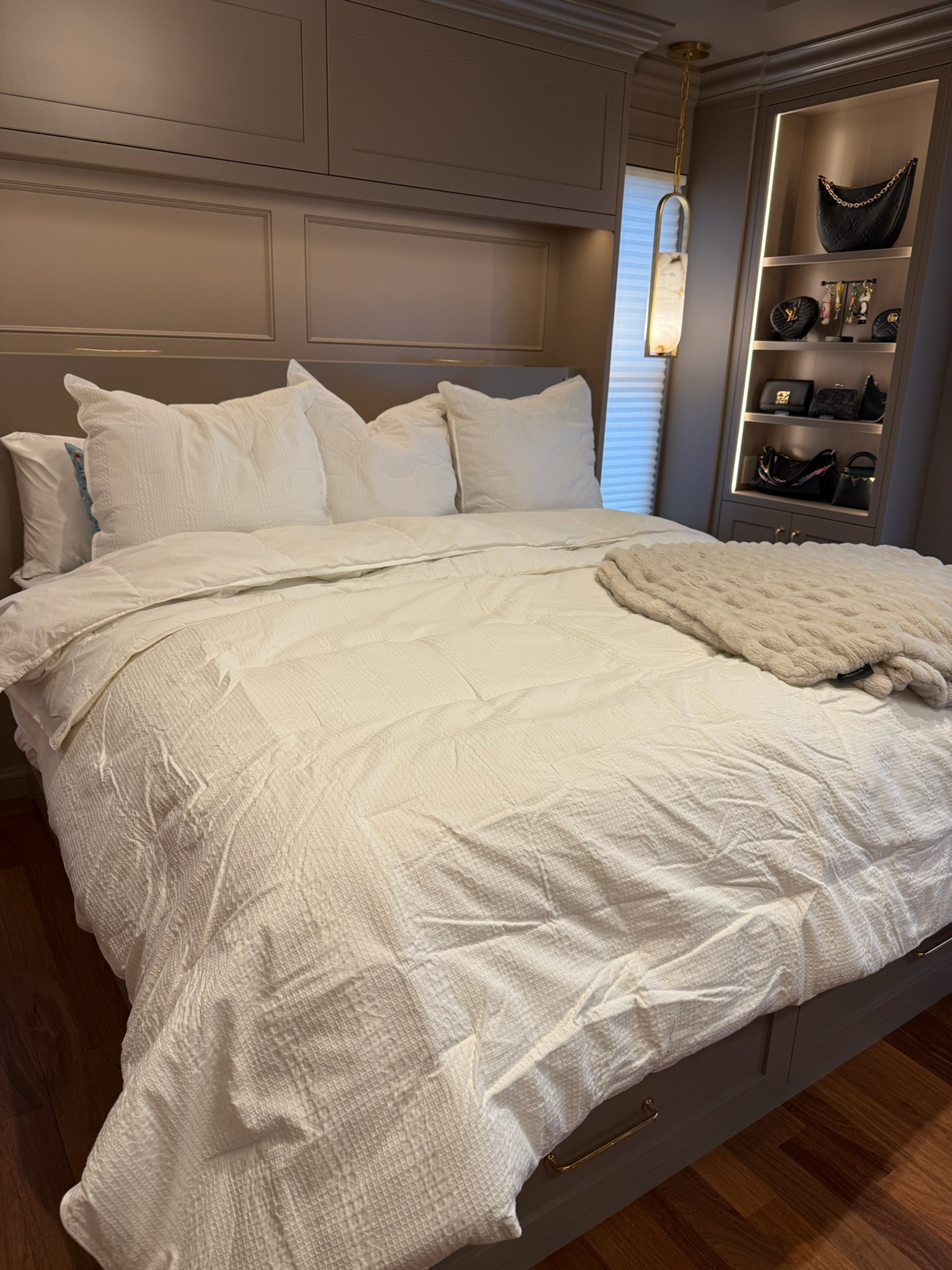 Bedroom refresh for summer. Obsessed with this big puffy comforter from @parachute 


bedding, bedroom inspo, room refresh, parachute bedding, pottery barn, room decor, decor refresh 

 #LTKOver40 #LTKHome