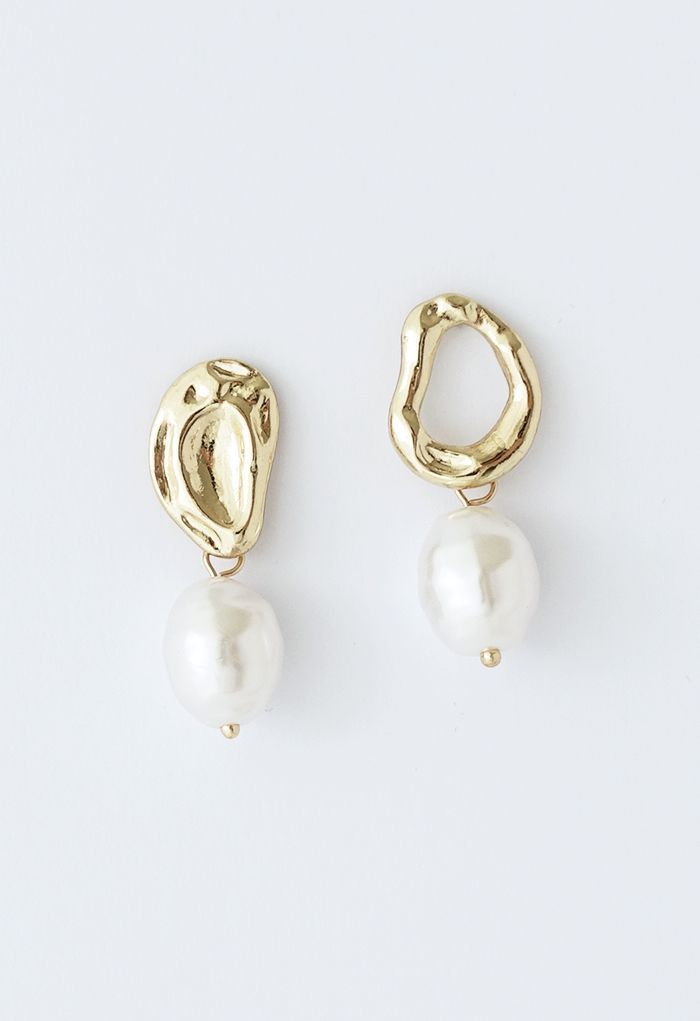 Vintage Distinctive Pearly Earrings | Chicwish