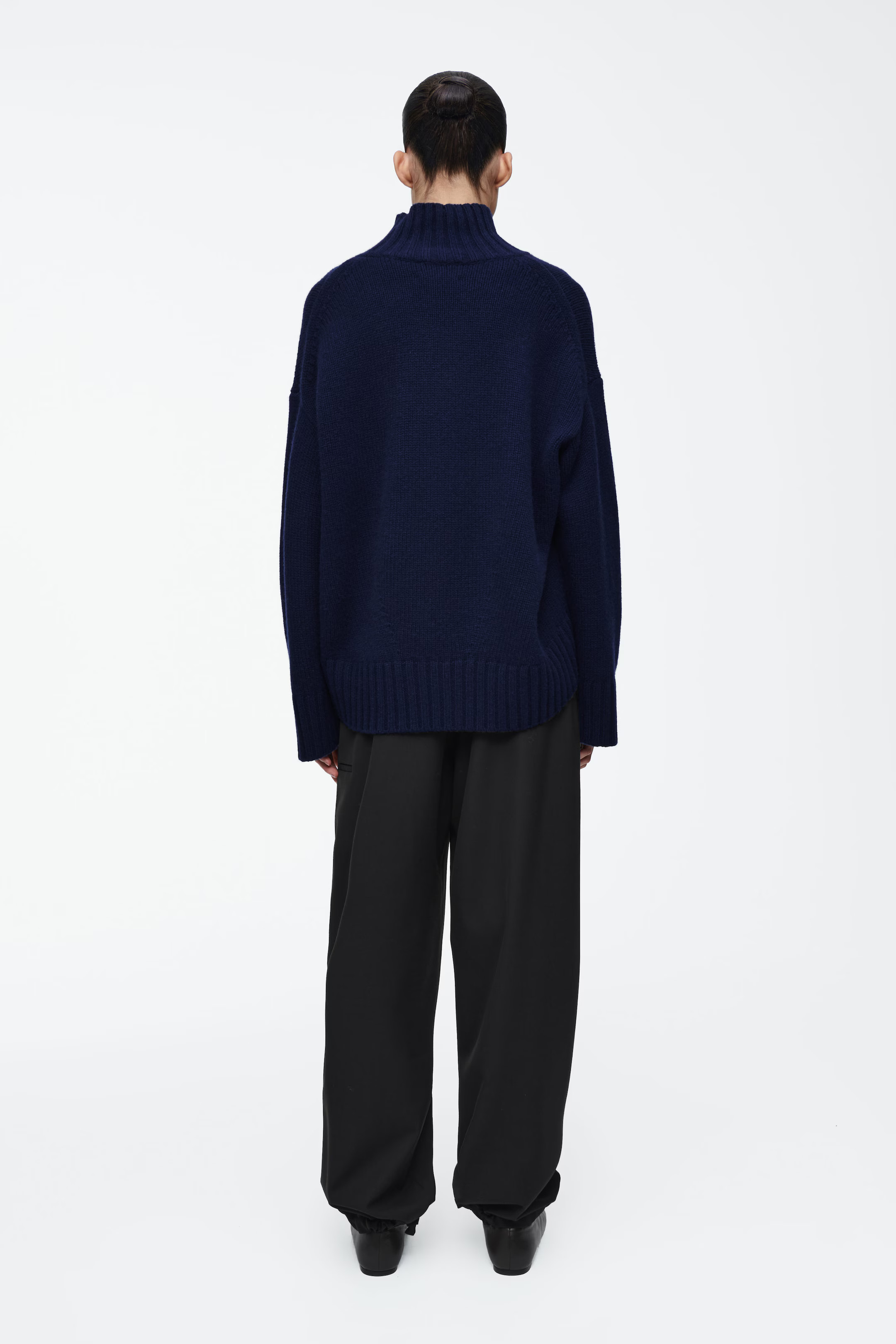 GROBSTRICKPULLOVER AUS KASCHMIR MIT ROLLKRAGEN - NAVYBLAU | COS (EU)