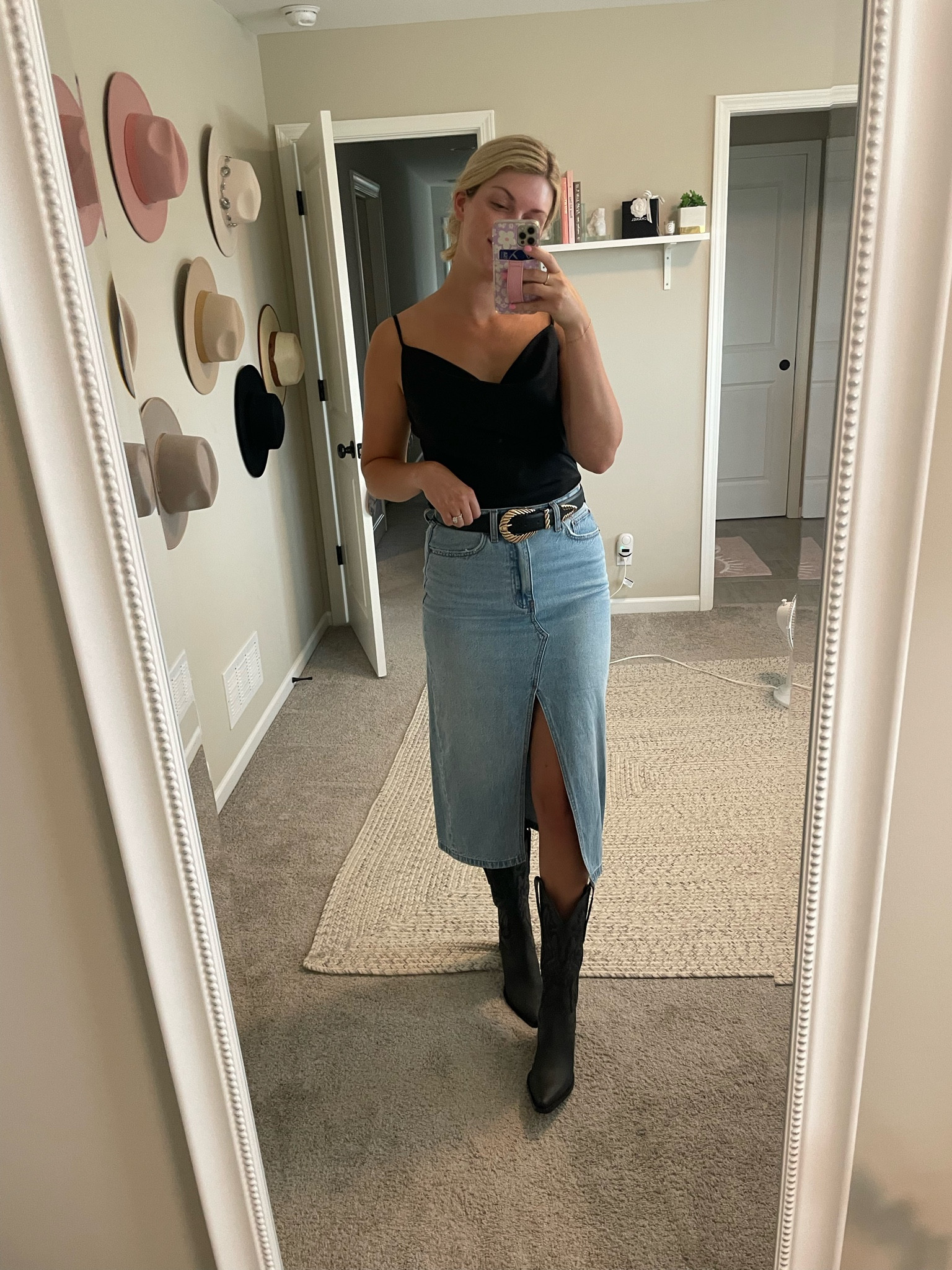 Outfit details. Long denim skirt. Date night 