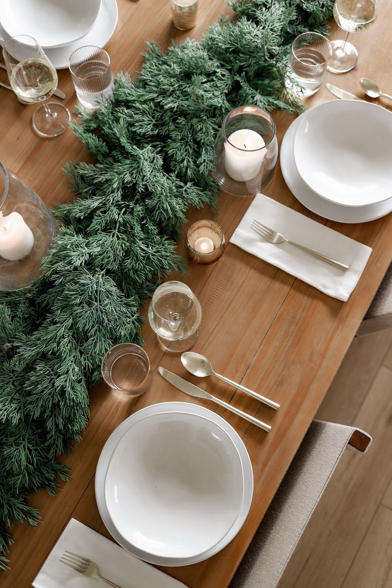 Shop this holiday dining table! 

#christmas #garland #decor #hosting #centerpiece 

#LTKHoliday #LTKHome #LTKSeasonal