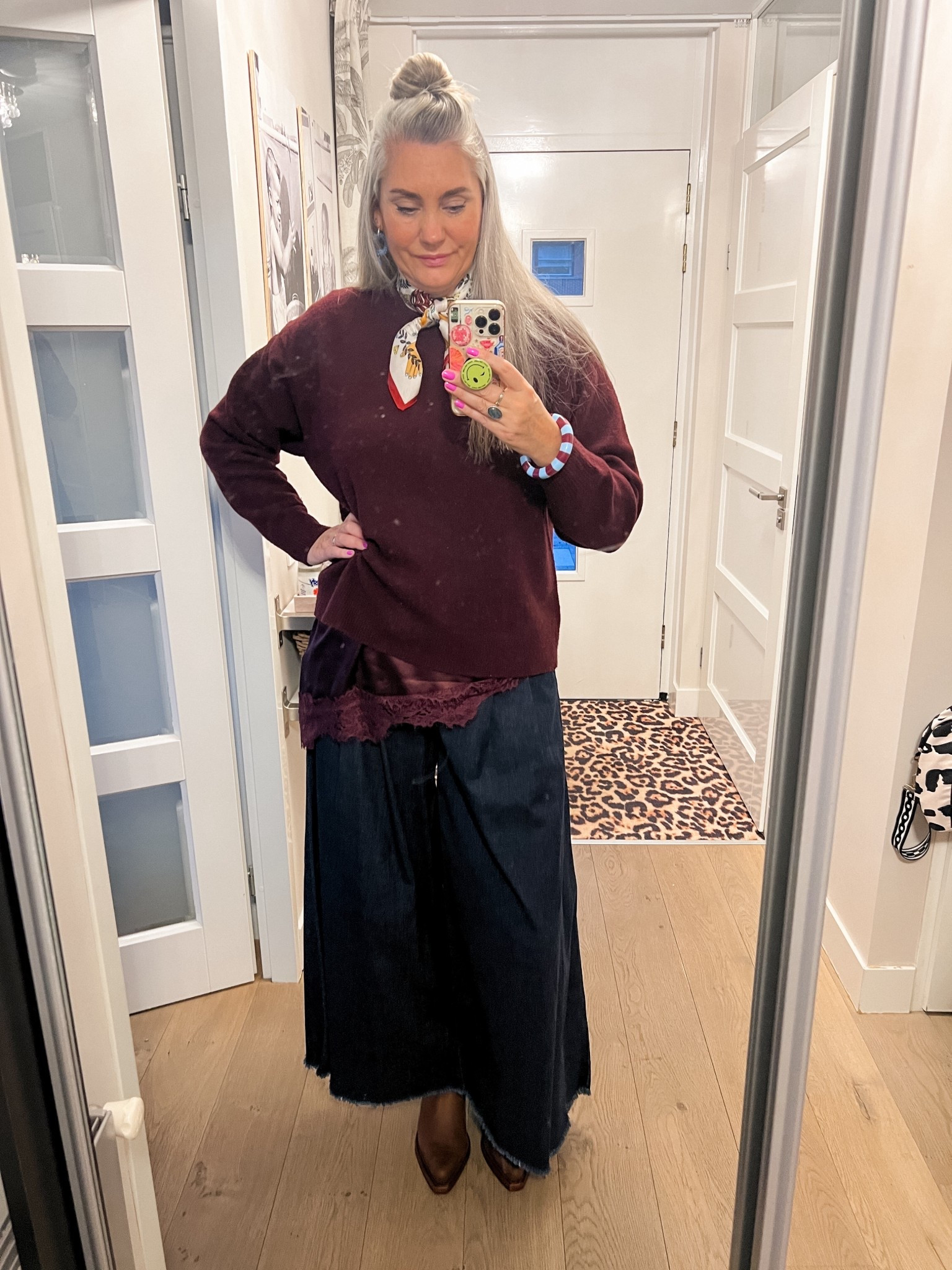 OOTD - Dinsdag. Bordeauxrode trui (xl) over een asymmetrische, satijnen top met kant (MS Mode, L) en donker denim culottes (BonPrix maat 40). Kelim boots van Bravas (code LTL10 geeft korting)

Satijnen top https://ms-mode-nl.mtpc.se/5896976
Denim culottes https://bonprix-nl.mtpc.se/5896978



#LTKeurope #LTKwinter #LTKnederlands