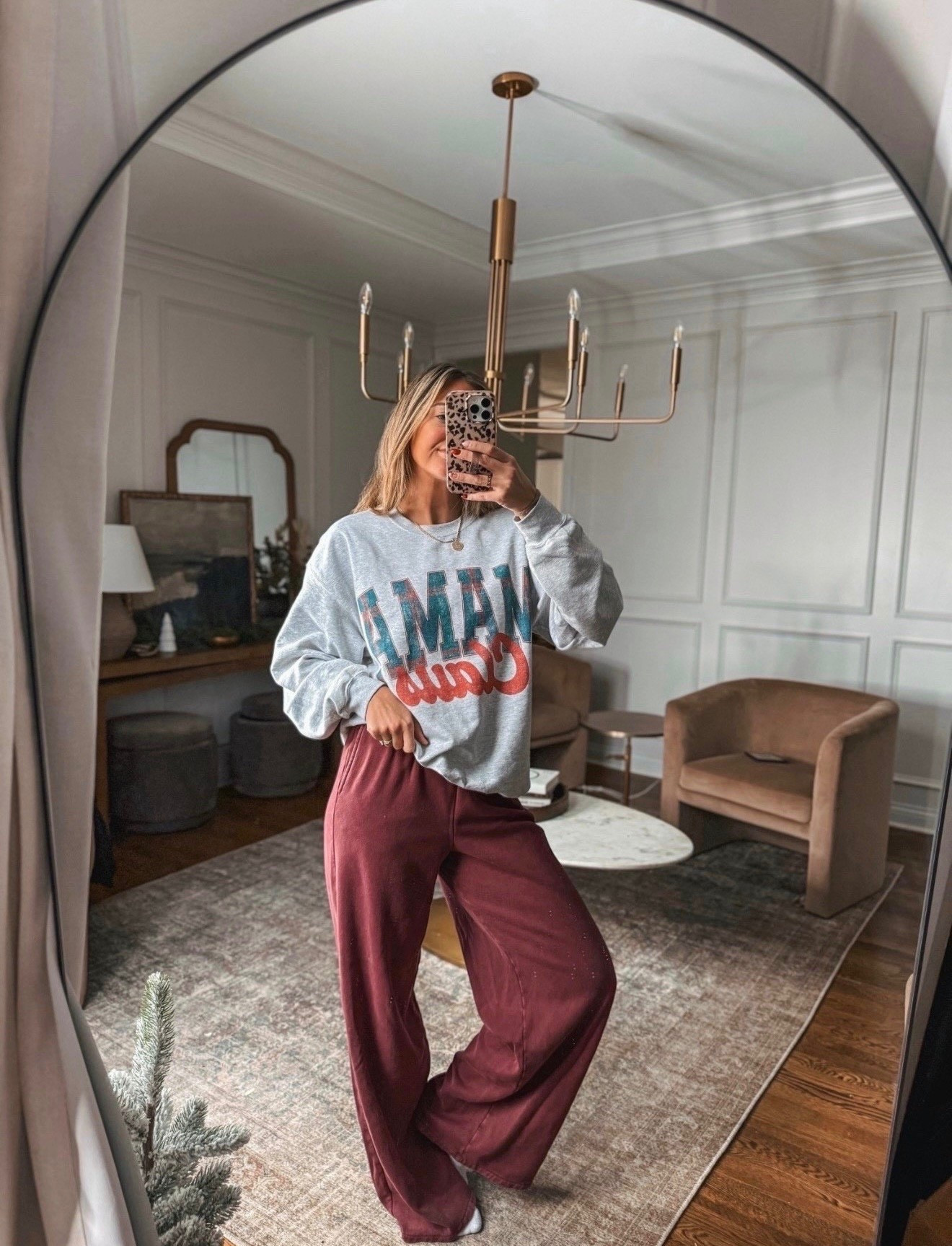 A cozy holiday outfit idea! This oversized sweatshirt and sweatpants are perfect for watching Christmas movies and baking cookies! 

#LTKootd #LTKHoliday #LTKGiftGuide