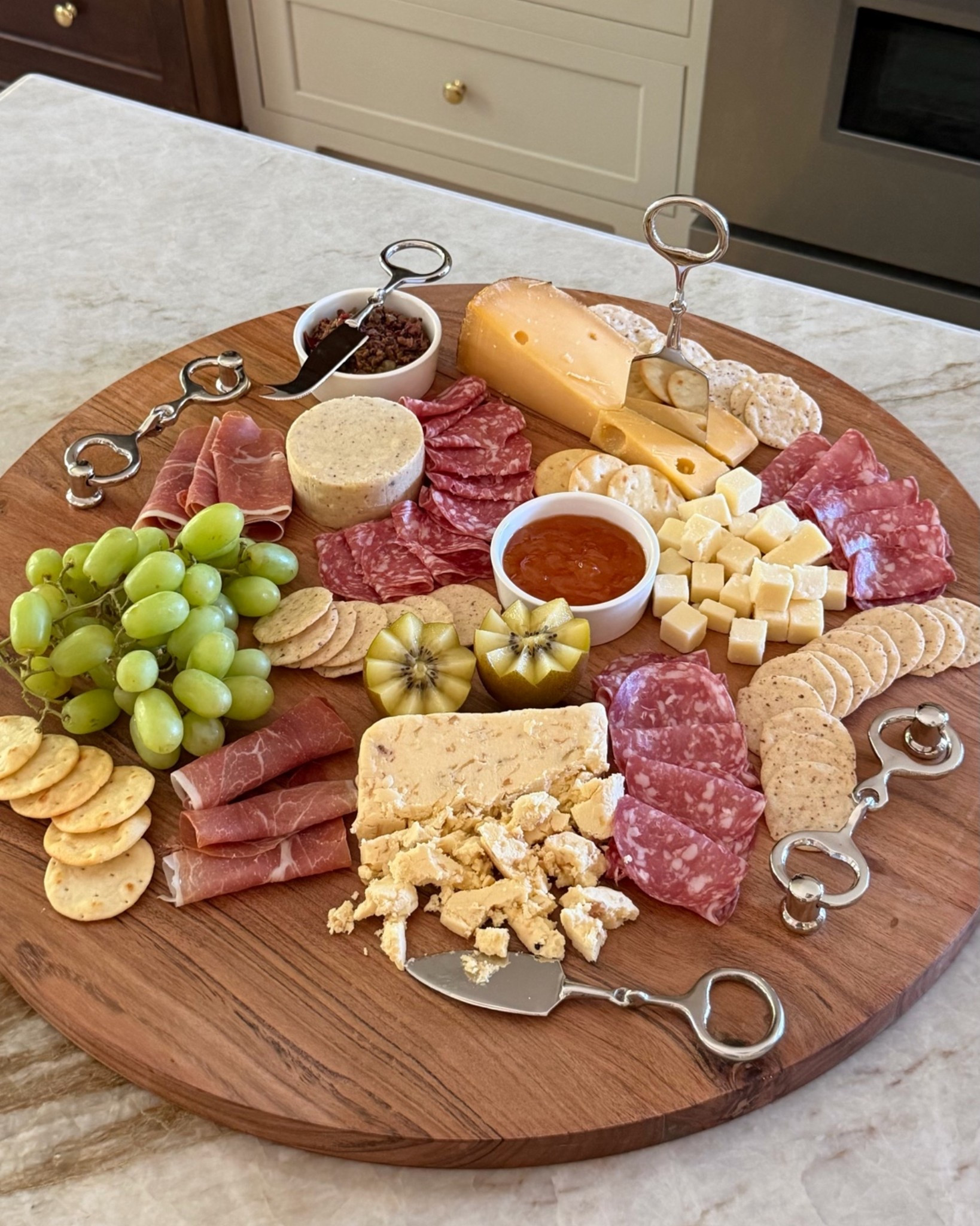 Have you ever seen a more chic charcuterie board? Obsessed with the handles and the matching cheese knives set

Linked both and other beautiful serving pieces are from @ballarddesigns that are must-have items that you will constantly reach for when hosting

They're having their Dining Event until 10/16 with up to 60% off Dining & Kitchen Furniture, Serveware & Tabletop + 20% off everything else, including Clearance

#BallardDesignPartner #myballardstyle