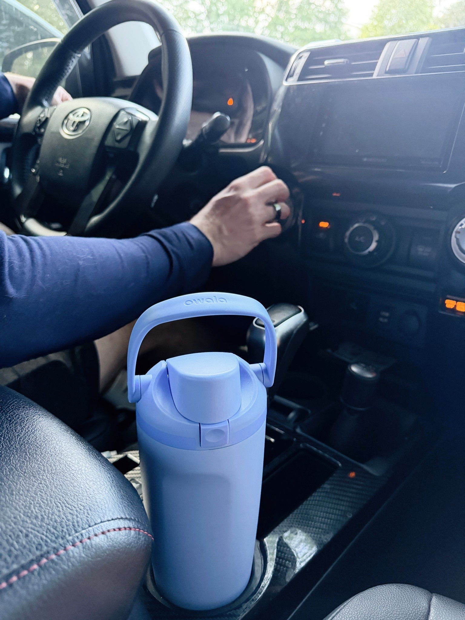 An owala that actually fits in a cup holder🙌🏻💙

#LTKBeauty #LTKTravel #LTKActive