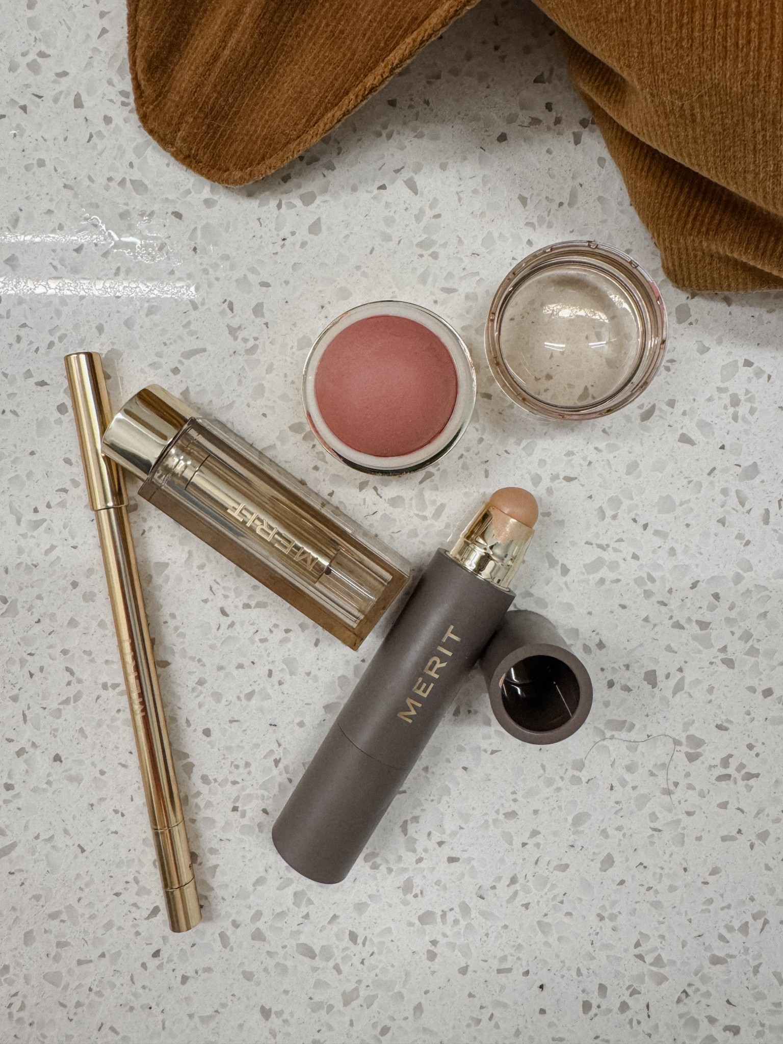 Some new favorite makeup goodies from a favorite clean beauty brand, merit! 😍✨🙌🏻 the blush is in “Beverly hills” and it’s the perfecttttt pink! 💕 Minimalist in “Bisque” , Signature lip liner in “Beverly Hills” and Signature Lip Blush in “vendome” 💄 #meritbeauty

#LTKgrwm #LTKBeauty