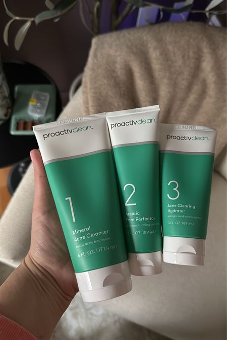 Just a few days before my period, and I’m acne free for the first time in forever. Absolutely love this easy three step system from @Proactiv. I grabbed it from @Target! #TargetPartner #Target #onmyproactivjourney #proactiv