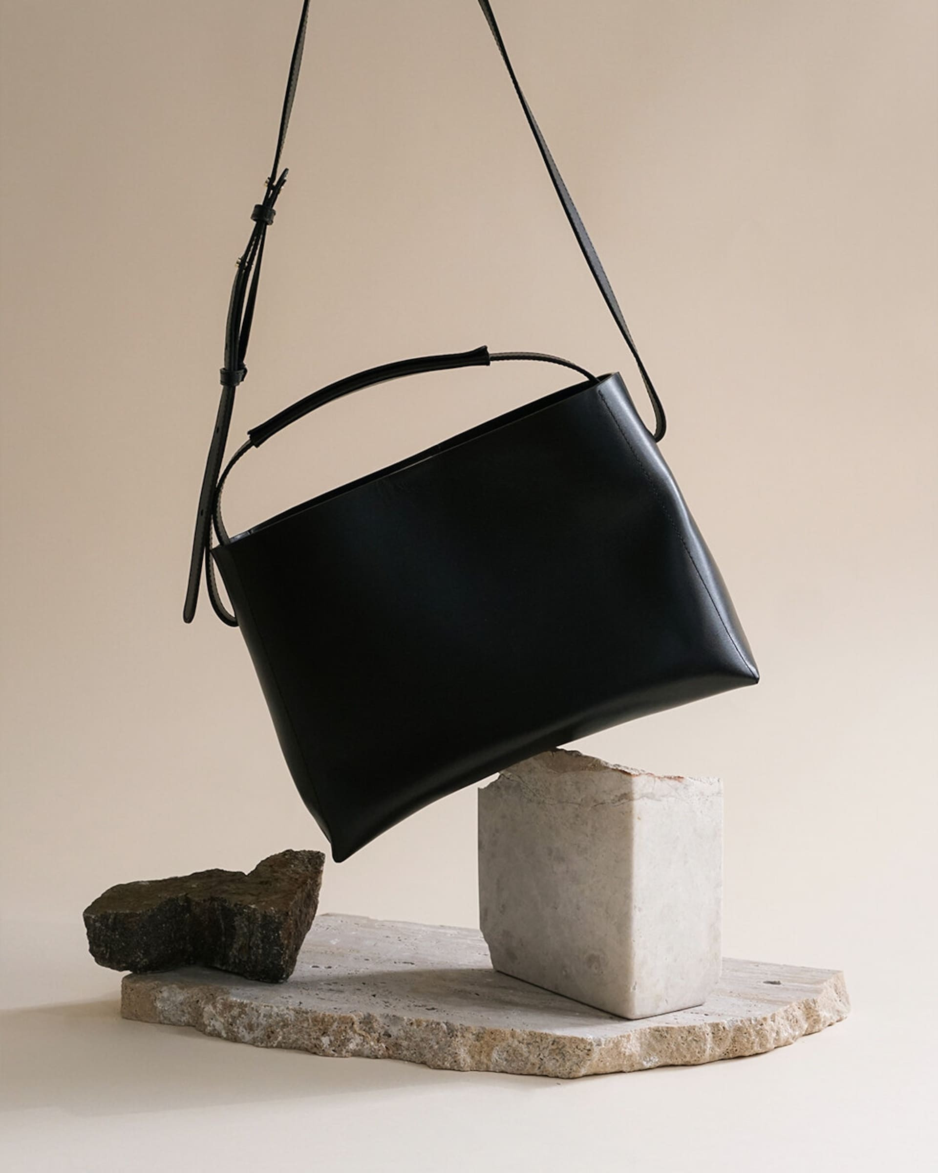 Hedda Grande Handbag Leather | Flattered