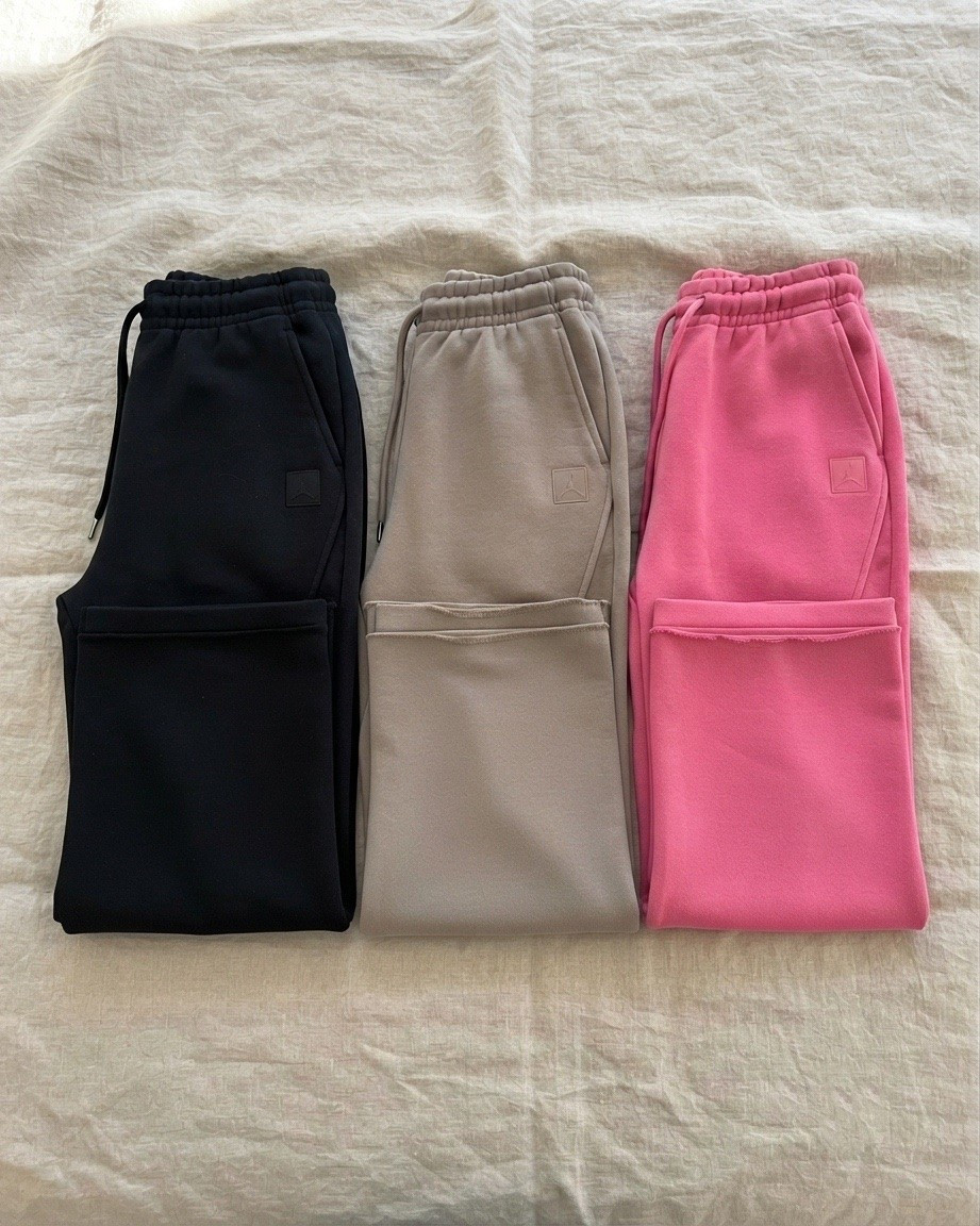 These are the elevated lounge pants your closet has been waiting for. 🤍 The Nike Jordan Women’s Flared Pants have a buttery-soft feel with a relaxed fit through the hips and thighs that flows into a flattering flared leg.

Fit: Runs true to size with a relaxed, comfortable fit. If you’re between sizes or prefer a more fitted look, you can size down.
