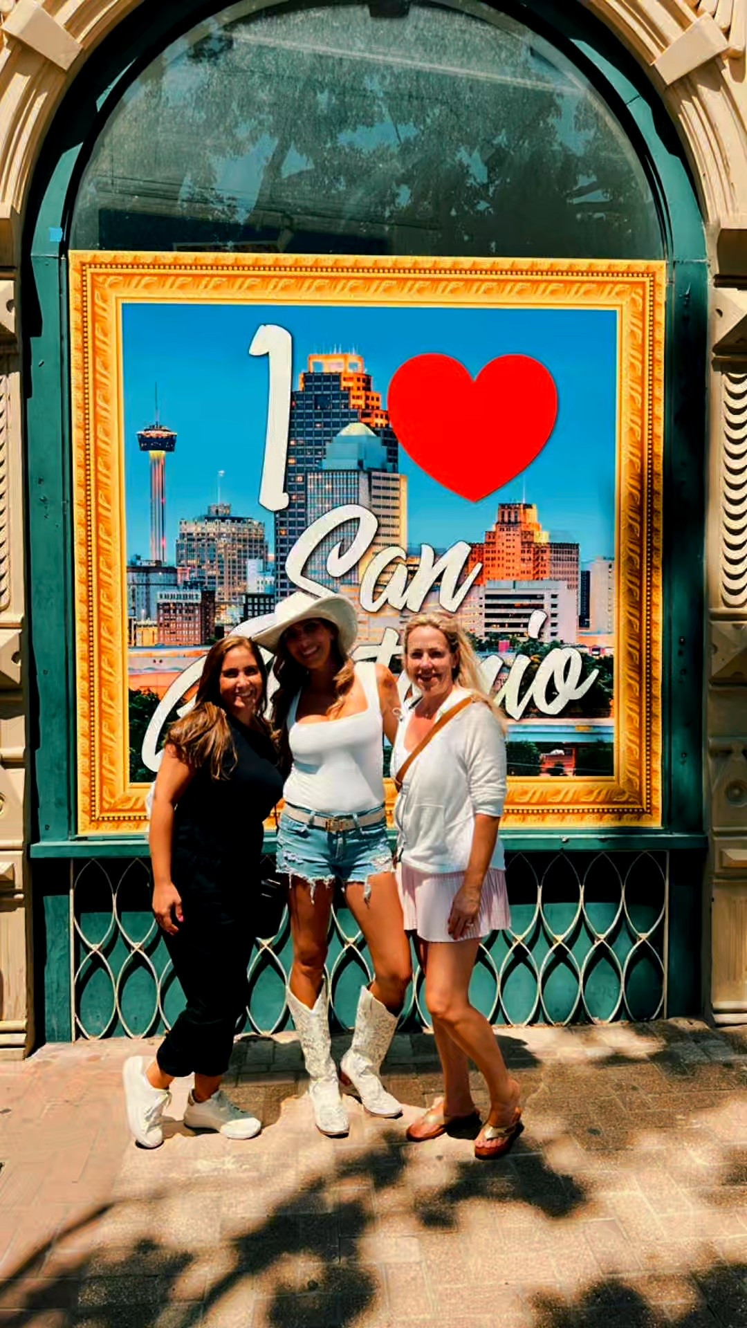 ✨ Surround yourself with women who inspire you ✨

Momward 2025 in San Antonio was more than a conference, it was an energy shift. A room full of powerhouse women, chasing big dreams, building legacies, and proving that motherhood and entrepreneurship can thrive together. 💼💗👩‍👧

I walked away with new friendships, fresh ideas, and the push I needed to level up in both life and business. Sometimes the best investment is being the small fish in a big pond because growth happens when you’re challenged. 🌟

👉 Tagging my favorite looks + travel must-haves from the weekend so you can shop them too!

#Momward2025 #EntrepreneurLife #WomenSupportingWomen #BusinessCoachJourney
