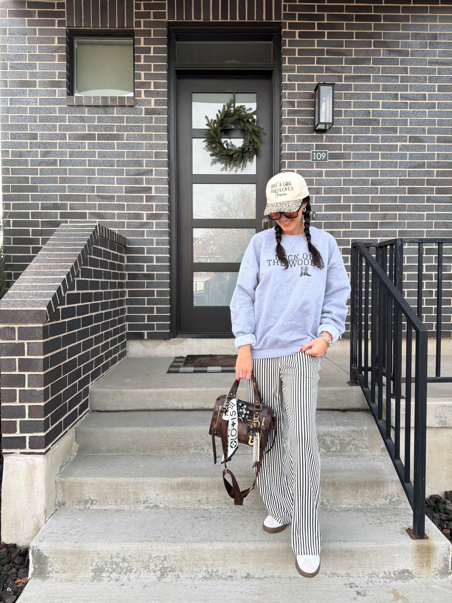 Sweatshirt & pants @neckofthewoods.lakeside



#LTKTravel #LTKCyberWeek #LTKootd