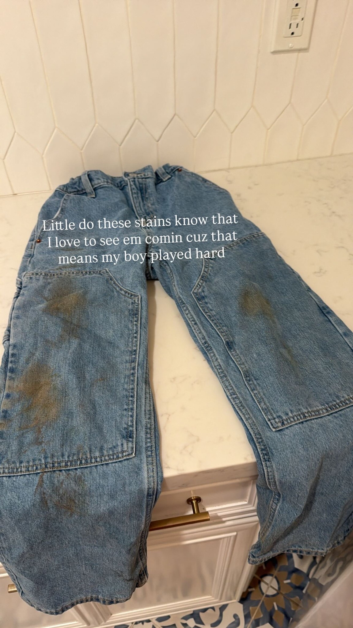 Little do these stains know that
 I love to see em comin cuz that means my boy played hard