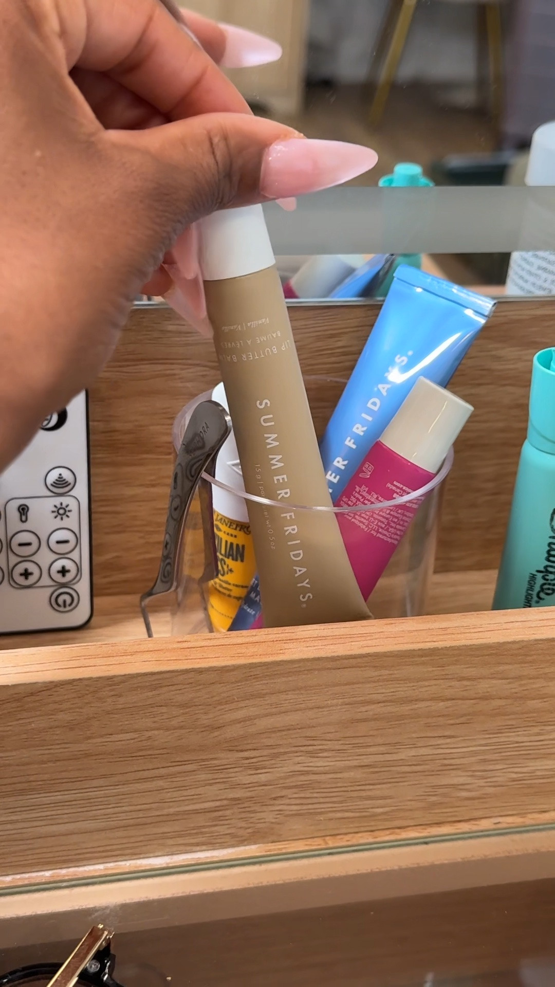 Scroll to shop! ✨ My favorite lip gloss. Everything is linked below.👇🏾

Desliza para comprar. ✨ Mi lip gloss favorito.

📲 Download the free LTK app & follow me @kirasfashionfinds to shop all my daily finds.

#LTKBeauty #LTKvlog #LTKselfcare