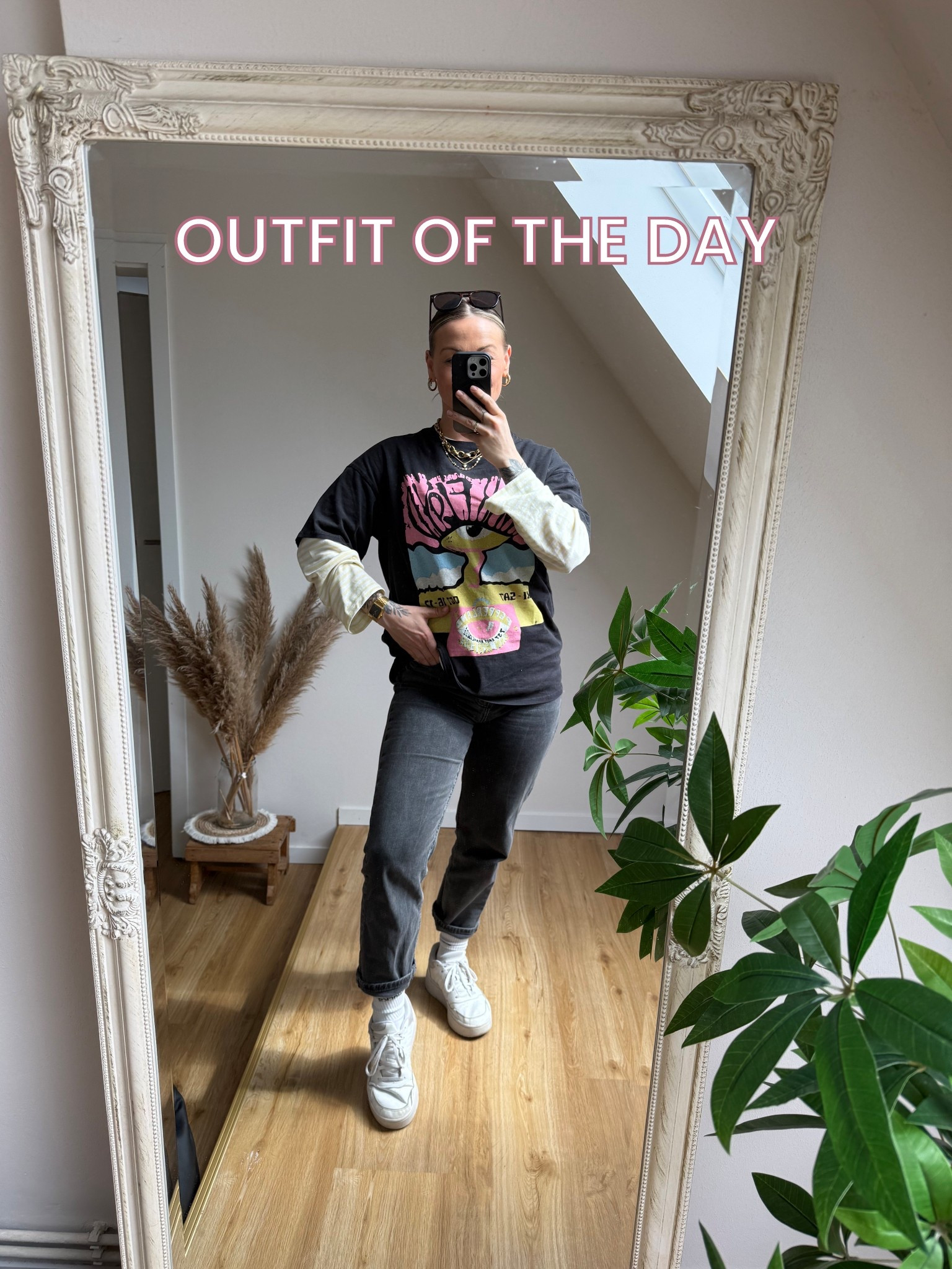 Mein Outfit of the Day heute im Layering mit Langarm Shirt und T-Shirt💛 t-Shirt: Größe M, Langarm Shirt: Größe M, Jeansgröße: 38 🩷🖤 #MomJeans #Longsleeve #Langarmshirt #Streifen #PrintT-Shirt #PrintT-Shirt #Print #BackPrint #Streifen #H&M #Jeans #Aboutyou 

#LTKstyletip #LTKpetite #LTKdeutschland
