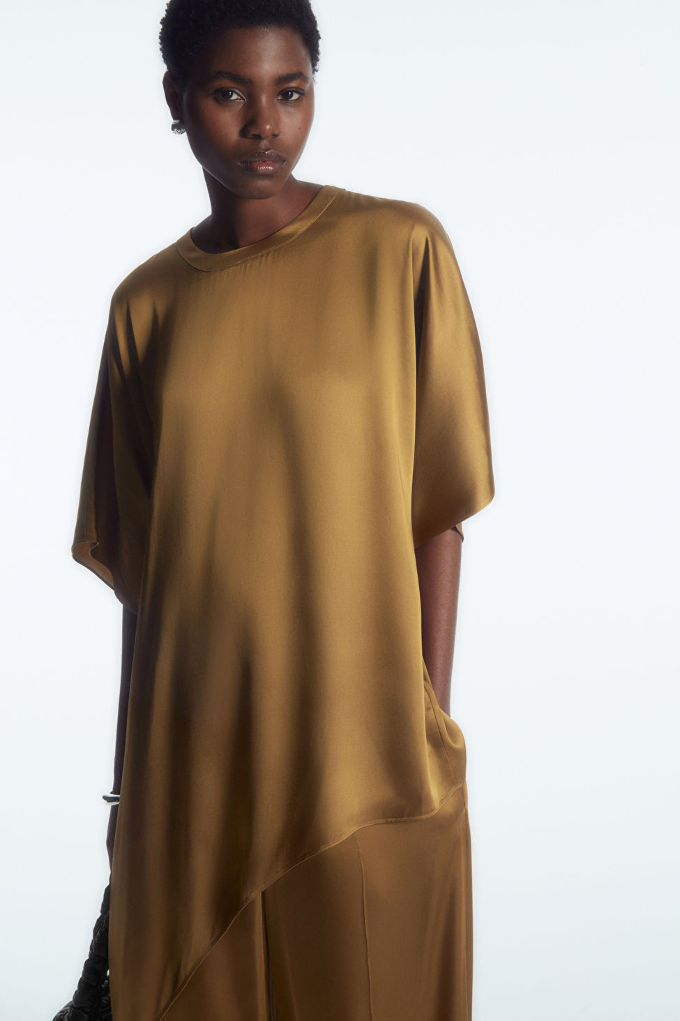 TOP ASYMÉTRIQUE SATIN | COS (EU)