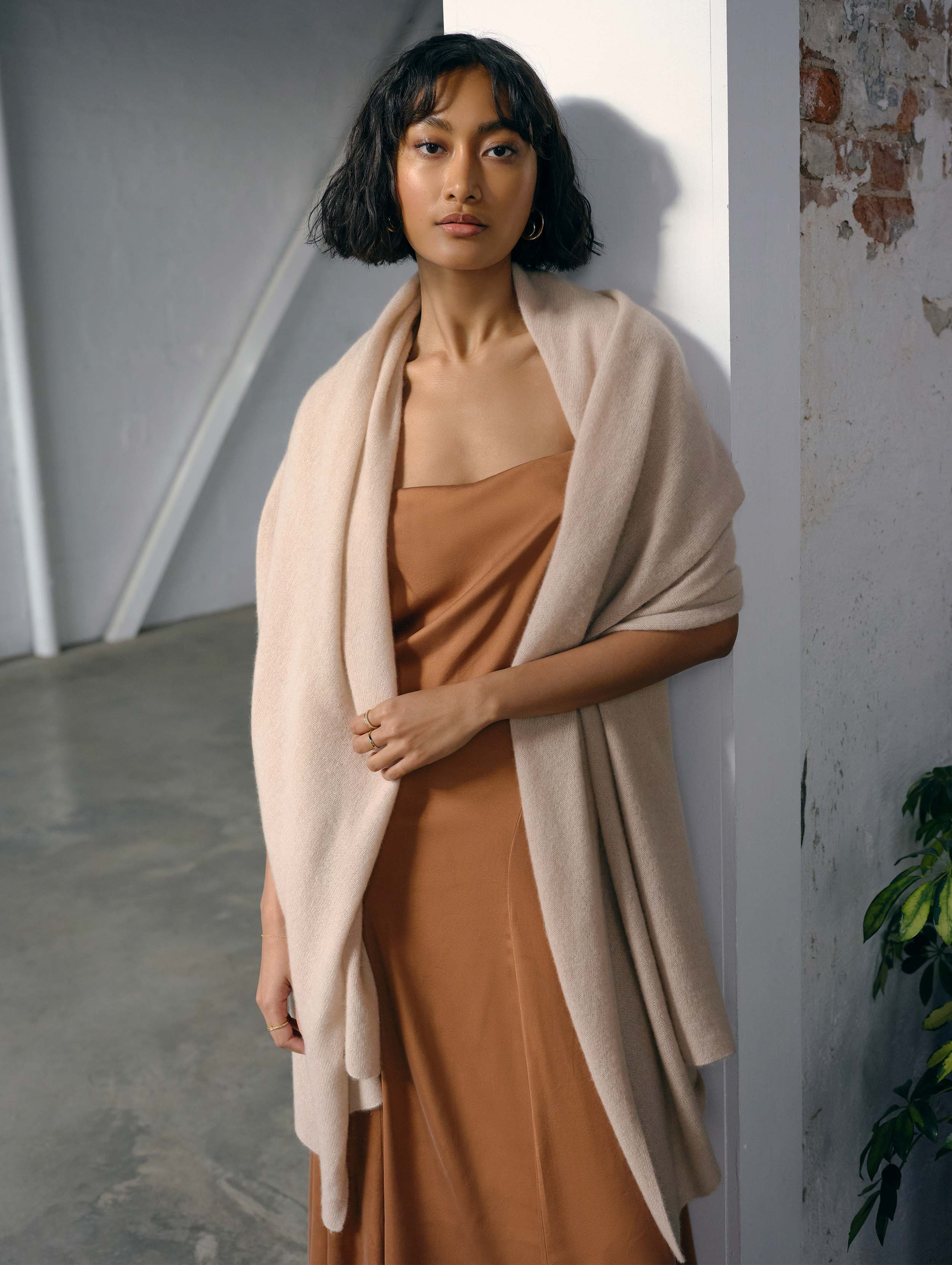 White + Warren Cashmere Travel Wrap in Jute Heather size 81" x 36 | White and Warren