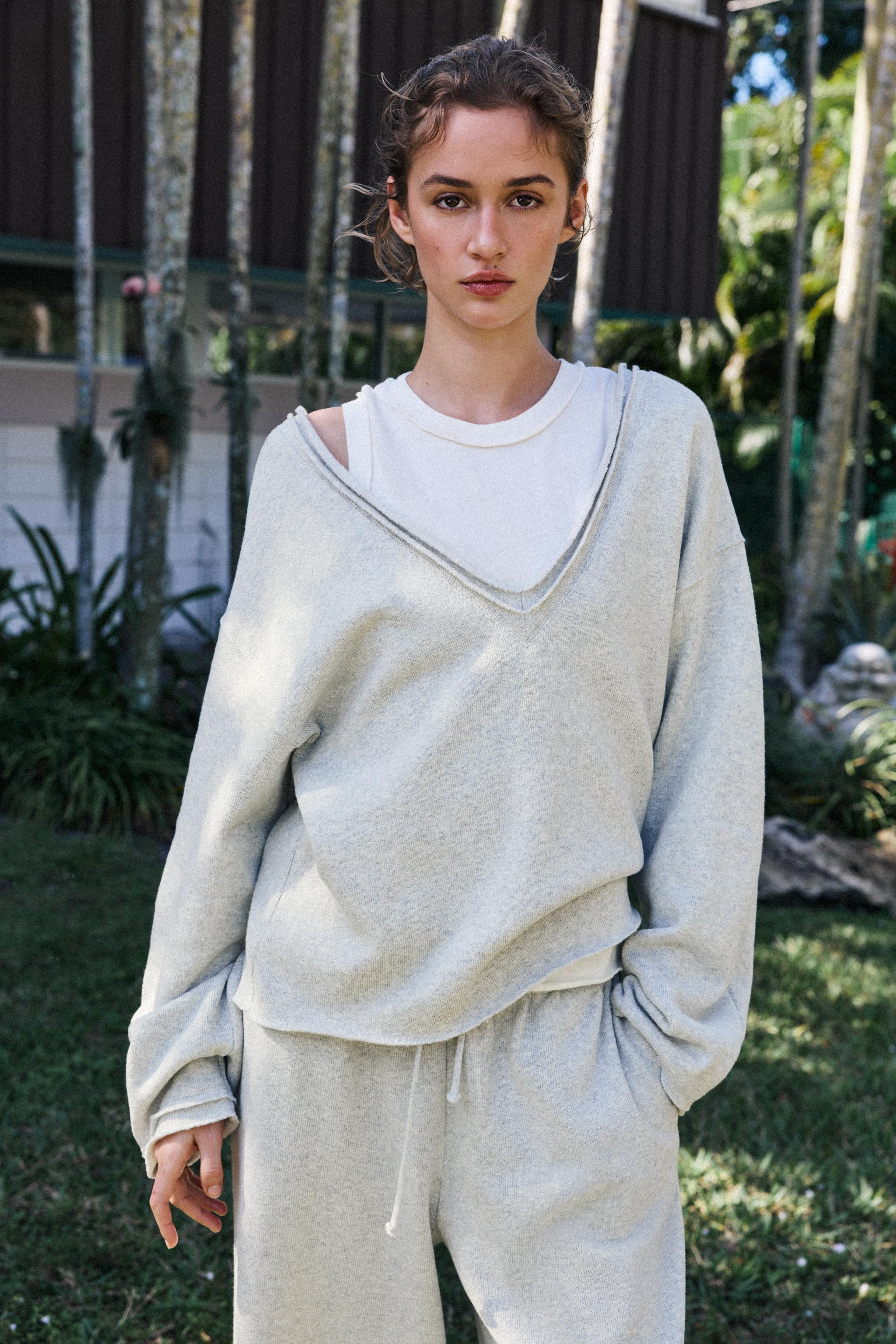 SOFT V-NECK SWEATSHIRT | Zara US