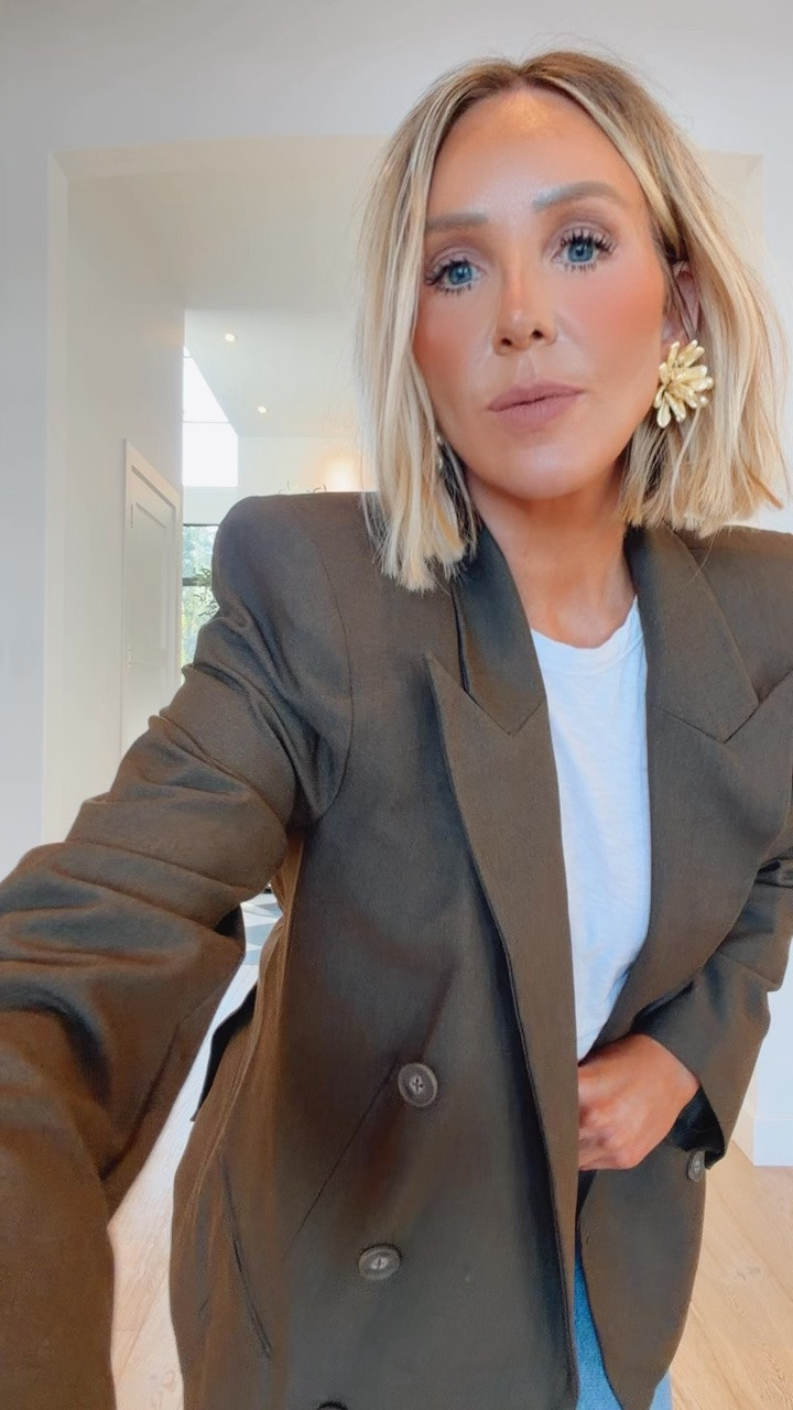The blazer that looks designer .. perfect shoulder pads amazing fit 🙌 from Walmart 😍