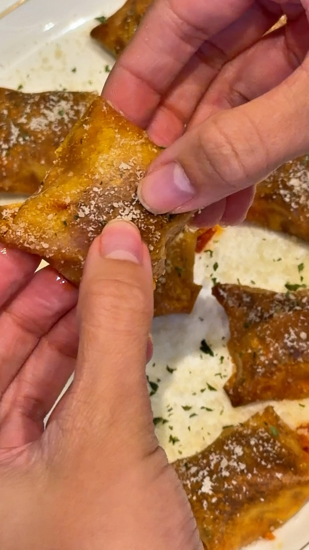 HIGH PROTEIN HEALTHY PIZZA ROLLS 

 - add your fav pizza toppings into a bowl + sauce of choice
- use cottage cheese for extra protein and your fav shredded cheese 
- put the mix inside of a wonton wrapper and wrap up like an envelope 
- airfry at 350 for around 15 mins 
- sprinkle parm and parsley on top and enjoy!

#LTKfoodie #LTKSeasonal #LTKdayinmylife