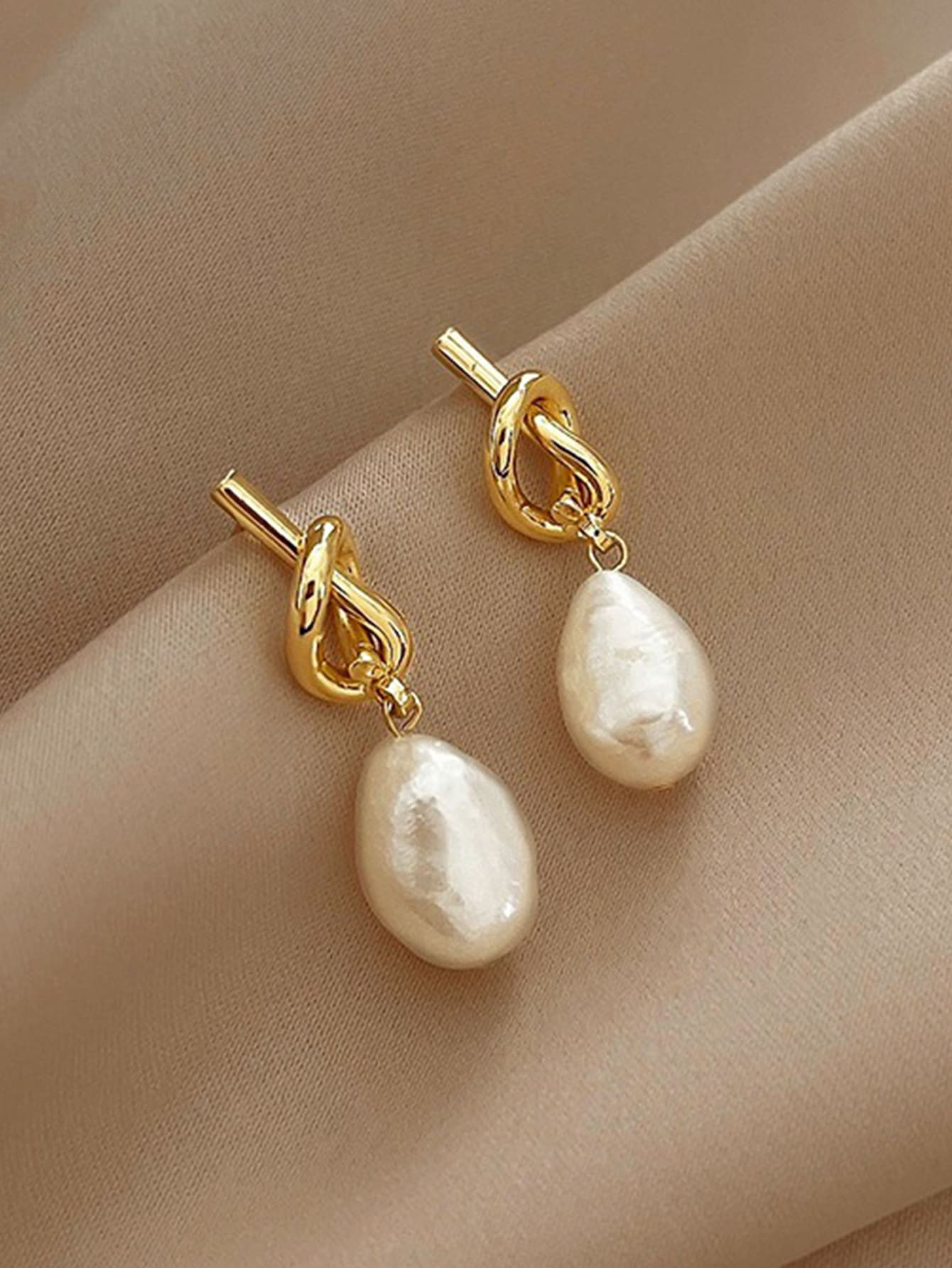 1pair French Vintage Faux Pearl Earrings | SHEIN