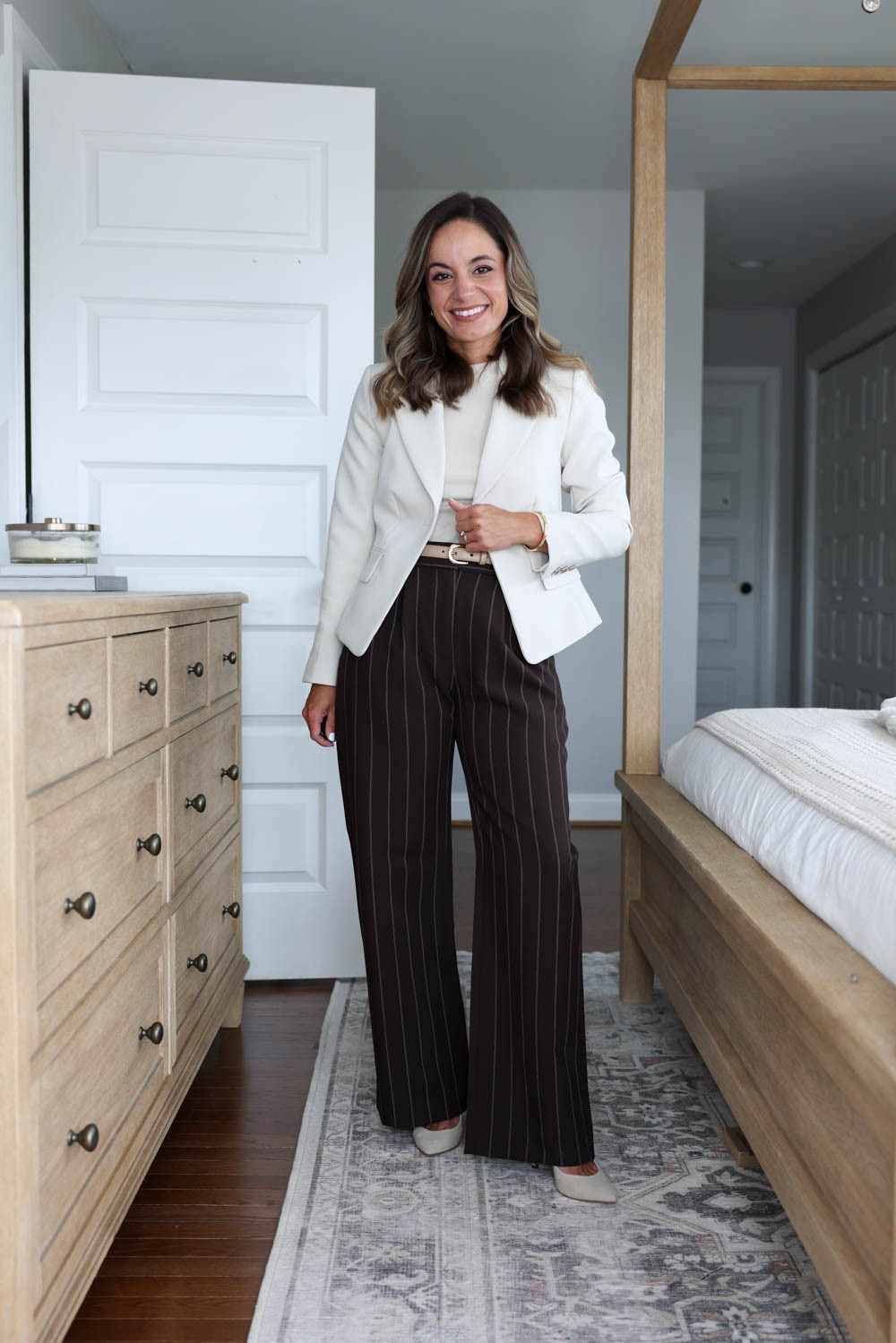 Six color combination ideas with petite-friendly chocolate brown pants. 

Pants (Abercrombie): 24 short / 28.5” inseam / 11.5” rise ( I need a heel with these pants) - these has sadly sold out in the pinstripe option I’m wearing but they are fully stocked in solid brown and black!

Taupe top (WHBM): xxs 
Taupe Blazer (WHBM): petite 00