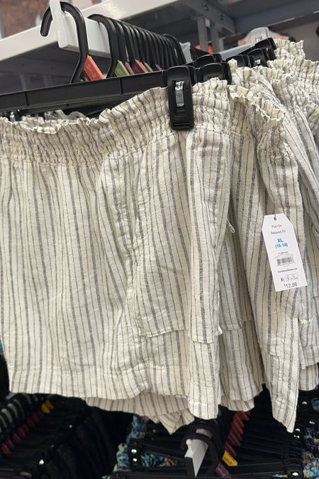 Walmart linen shorts 

#LTKstyletip #LTKfindsunder50