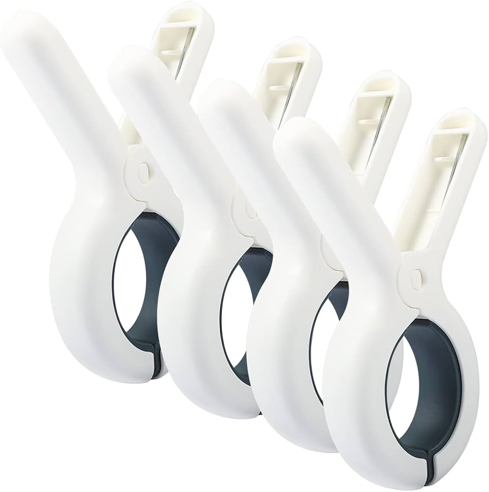 PAMISO Beach Towel Clip, 4 PCS Large Cloth Pins, Quilt Drying Clip, Plastic Clothespins, Strong G... | Amazon (US)