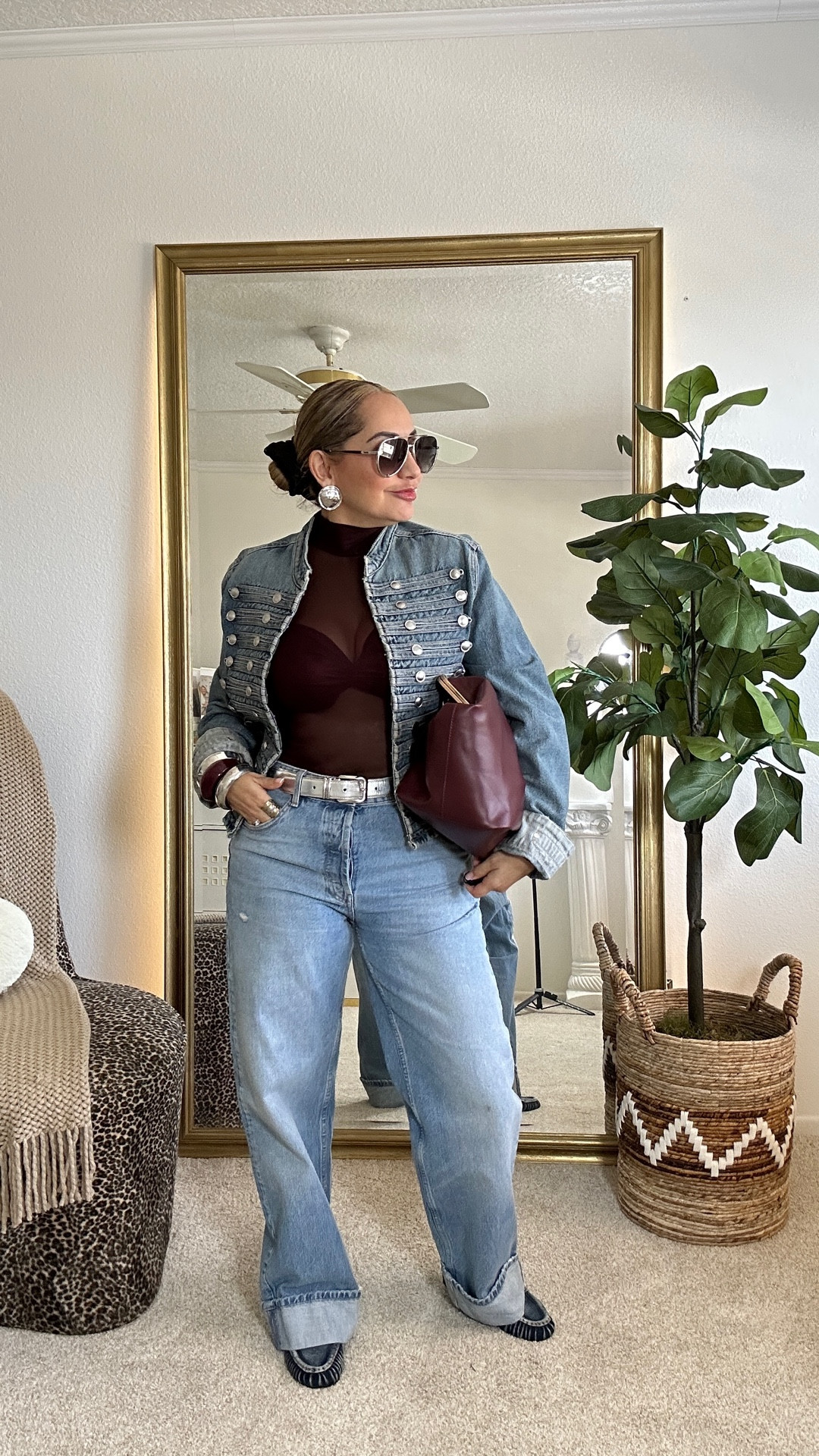 Está Denim Jacket grita estilo TOTAL✨

Encuentra mi look aquí porque encontré el dupe perfecto y a un súper $$
Cuánto le dan ?? Yo lo amé 😮‍💨

#LTKOver40 #LTKdayinmylife #LTKootd