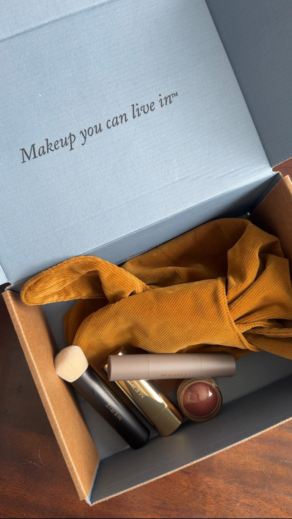 restocked a few of my @Merit favourites & received the cute signature bag now that they ship to Canada 🤎 

Here’s what I’ve been using for the easiest 5 minute morning make up routine as a busy mama.. 