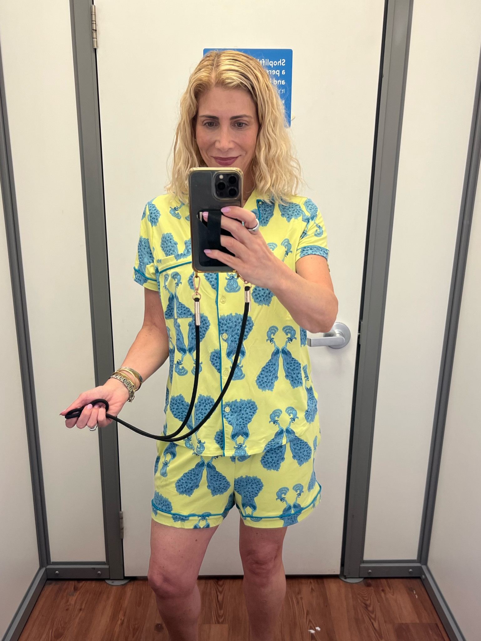 I’m obsessed with this super soft pajama set from Walmart. And it’s under $20!

I’m wearing a size medium for reference but I like my PJ’s big. A small would probably fit better . 

#LTKFindsUnder50 #LTKStyleTip #LTKSummerSales