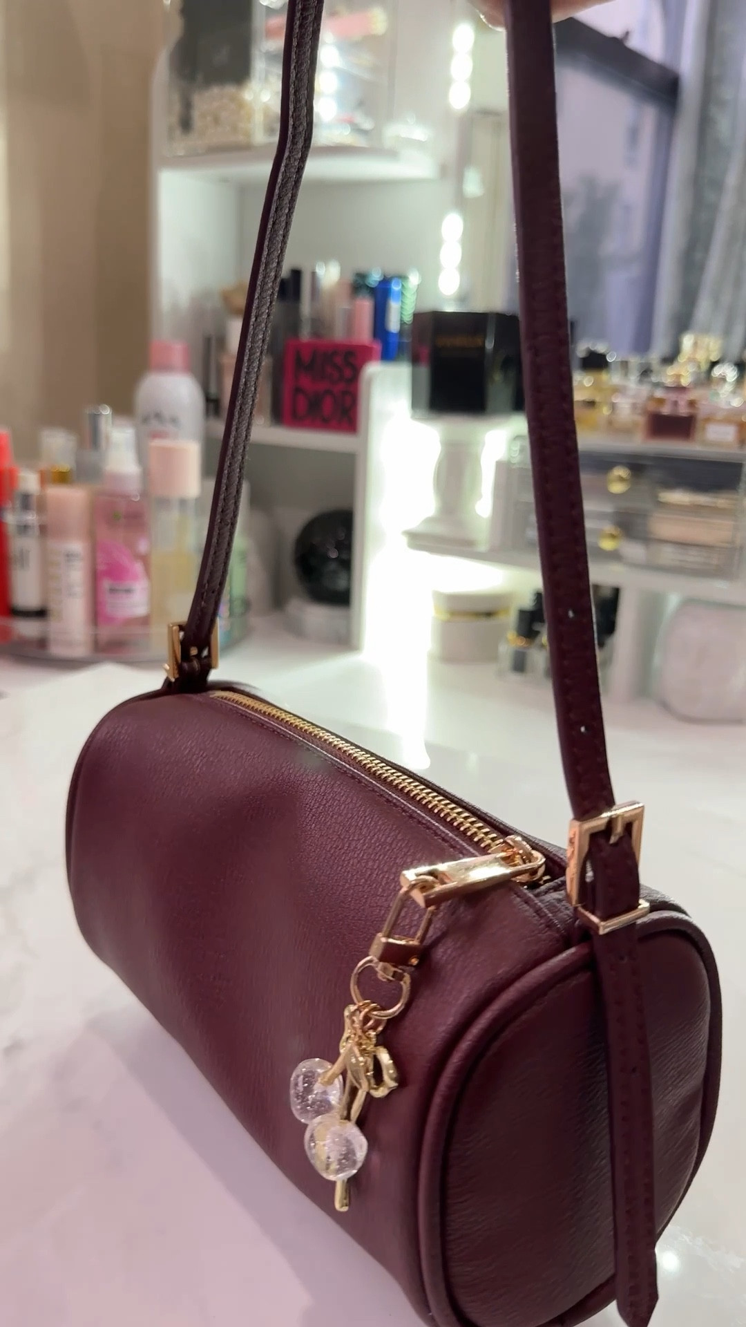 Burgundy one of the it colors for this fall and the barrel bag style is the perfect fit.

Fall fashion
Fall it bag
Barrel bag
It purse
Bag charms

#LTKTall #LTKItBag #LTKStyleTip