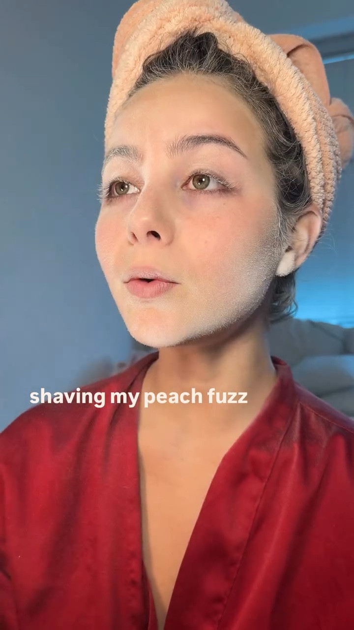 i honestly think this is the self-care routine that levels up my skin (tips belowww)

I do this every 2-3 weeks, but everyone’s skin/hair growth is different and can change with shifts in hormones over the course of a month ! Since I’ve started dermaplaning, I’ve noticed it brightens my complexion, helps with skincare absorption, and makes my makeup lay better on my skin over the course of a day 

Just make sure you are cleaning your face before and after to keep everything sterile, and 100% make sure you are using a new blade each time ESP if you are acne prone. 

Follow the natural direction of the hair on your face to avoid in-growns and irritation.

Follow with a moisturizer or hydrating serum as well to avoid getting super dry and tight since that tends to happen if I wait too long to apply something afterwards. 

This was my first time using @jillrazor products and I am so impressed with how well everything performed?? I also noticed after I finished that they actually have a smaller razor for areas like your nose and any spots you want more control !! 

I also use the @gillettevenus facial razor which is another refillable option and works super well :)

-
-
#dermaplane#skincare#glassskin#pcos#skincareroutine