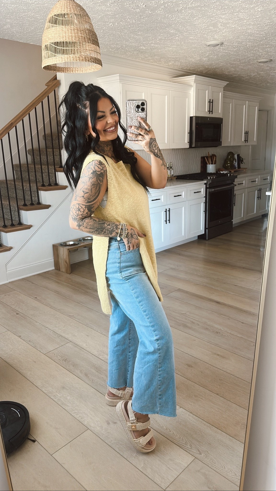 Size Large in the top & 10 in jeans! 🌼