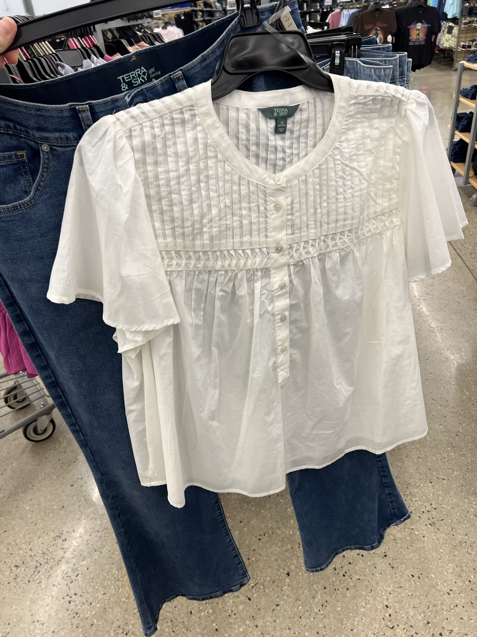 Walmart plus size outfit with this pretty blouse and button fly bootcut jeans #walmartfashion 