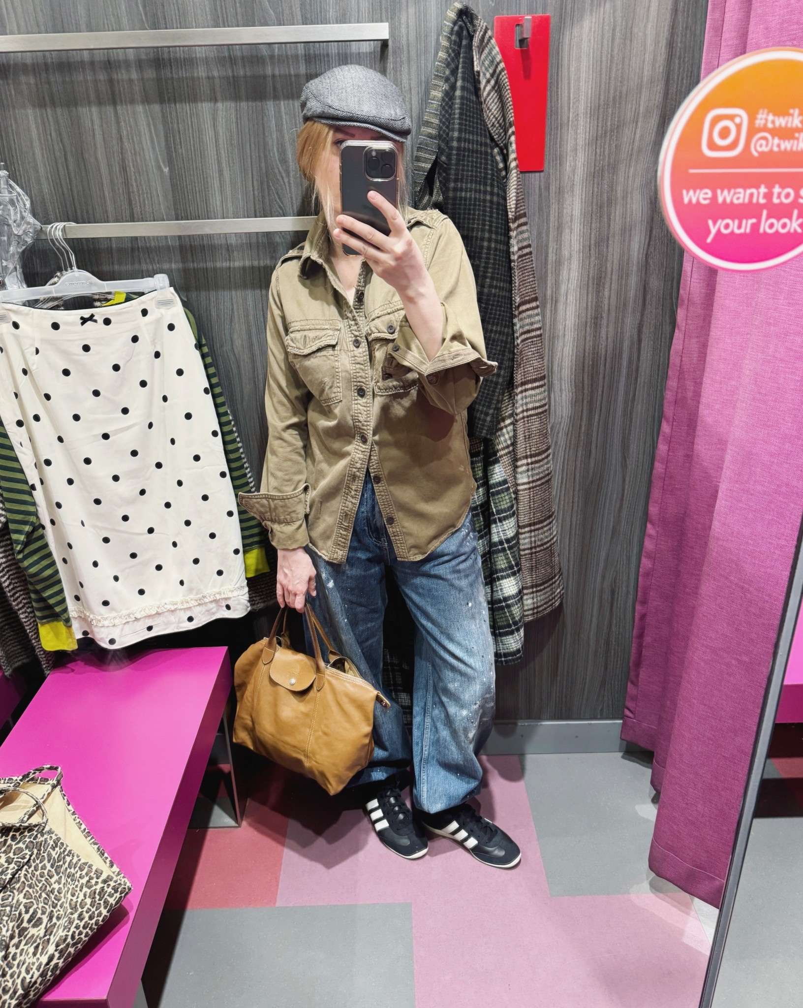 Really tiny changeroom selfie on a rainy day. On a side note, I found a pair of 90s DKNY  leather pants in the preloved section at Simons. They are a tad big but 🤷‍♀️

Shirt is thrifted, bag is secondhand. 
