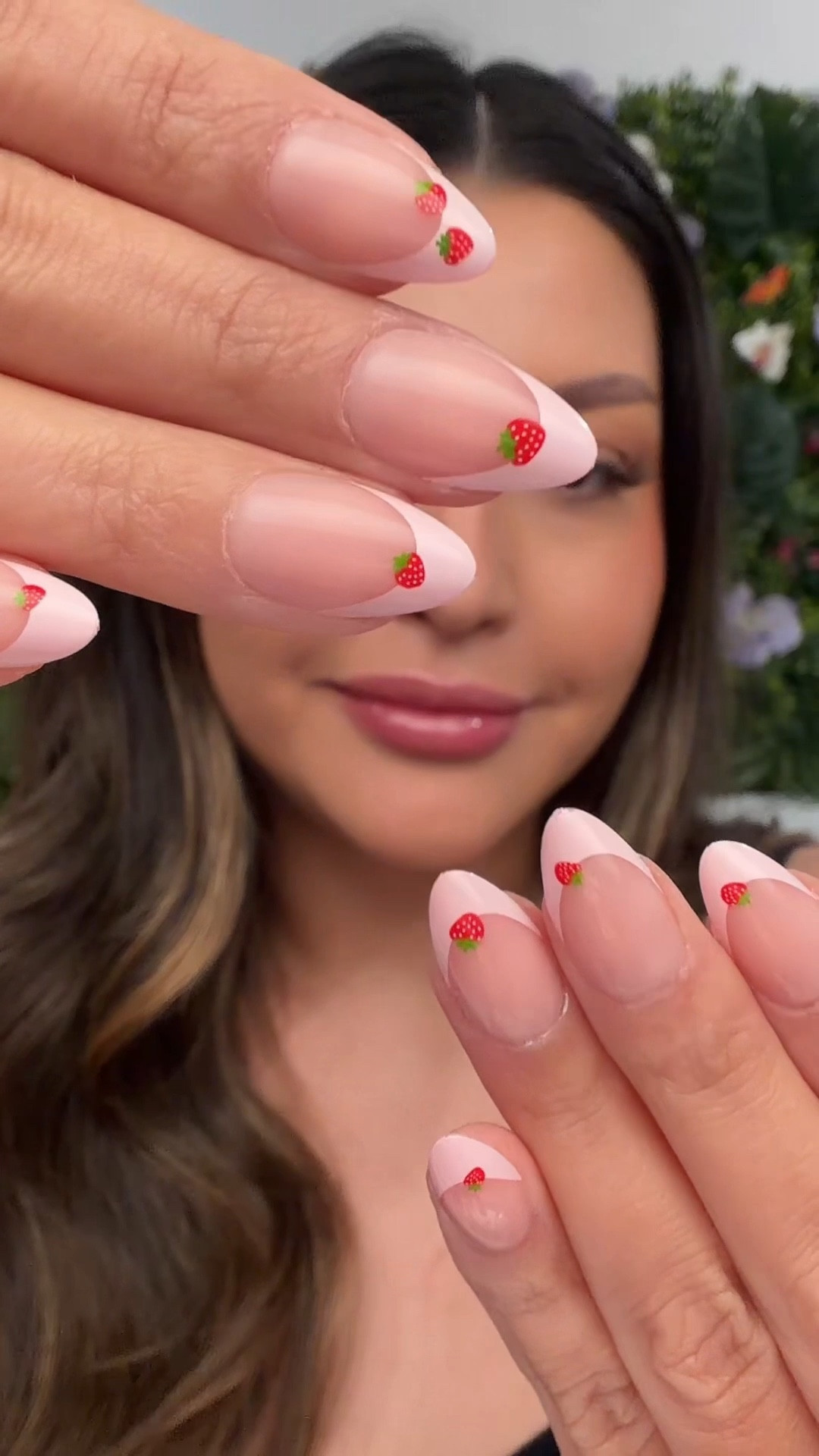 Strawberry press ons 🍓😍 #glamnetic 

#LTKBeauty #LTKgrwm
